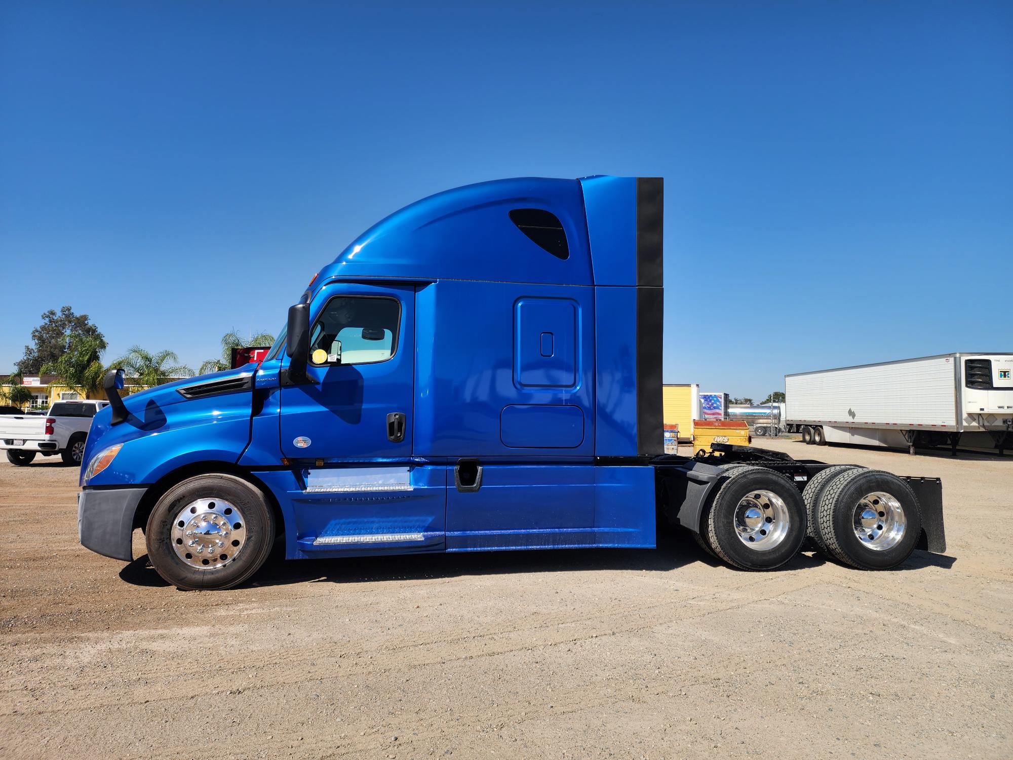 2020 FREIGHTLINER CASCADIA 126SLP - image 3