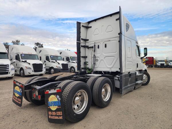 FREIGHTLINER CASCADIA 126SLP 2023
