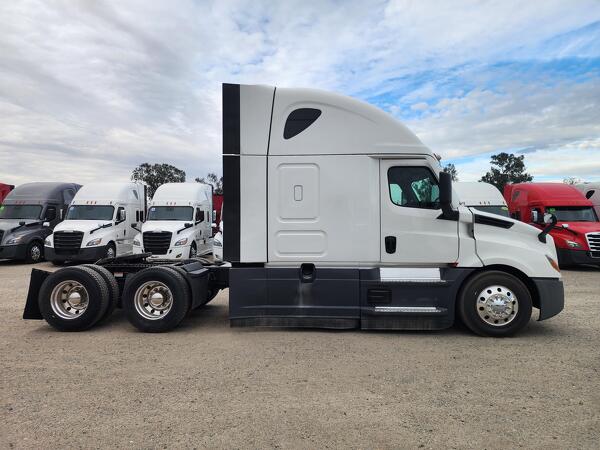 FREIGHTLINER CASCADIA 126SLP 2023