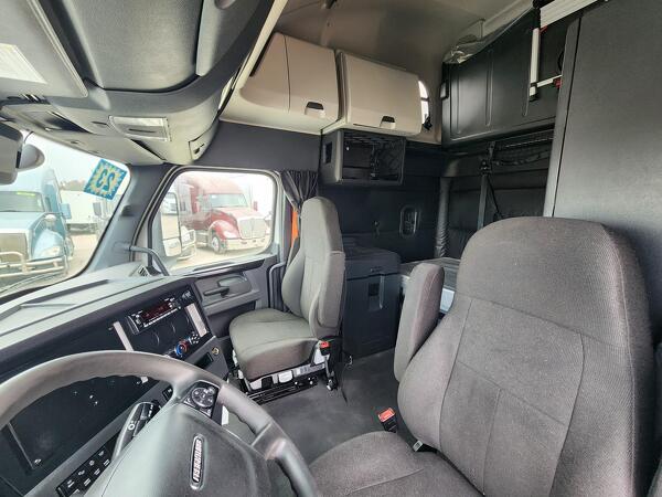 FREIGHTLINER CASCADIA 126SLP 2023