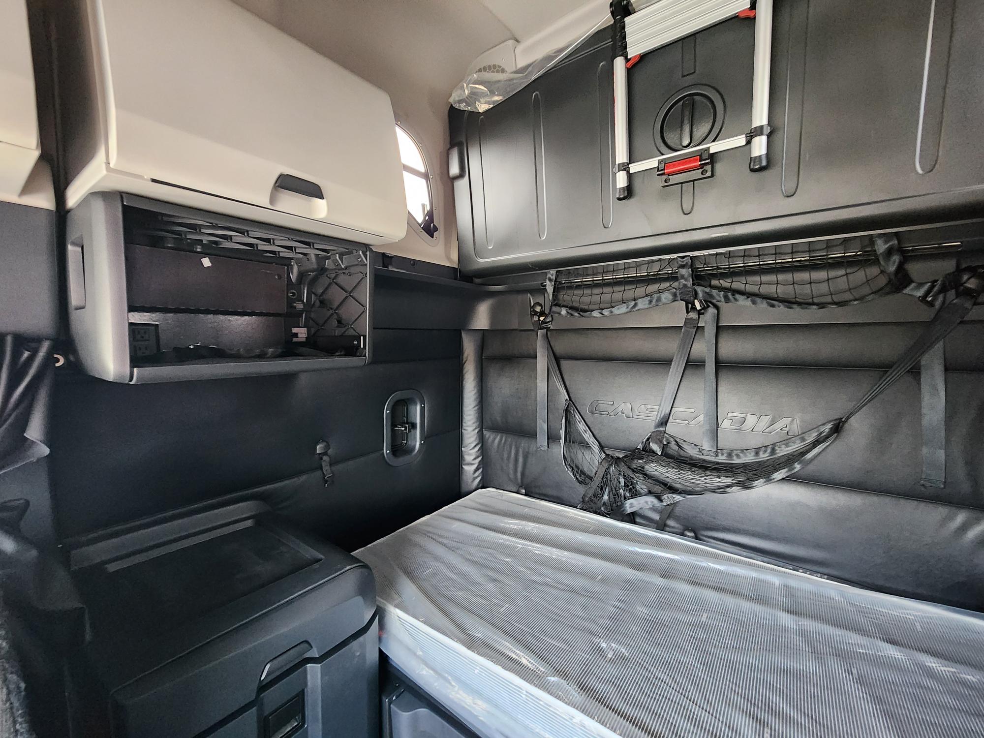 2023 FREIGHTLINER CASCADIA 126SLP - image 21