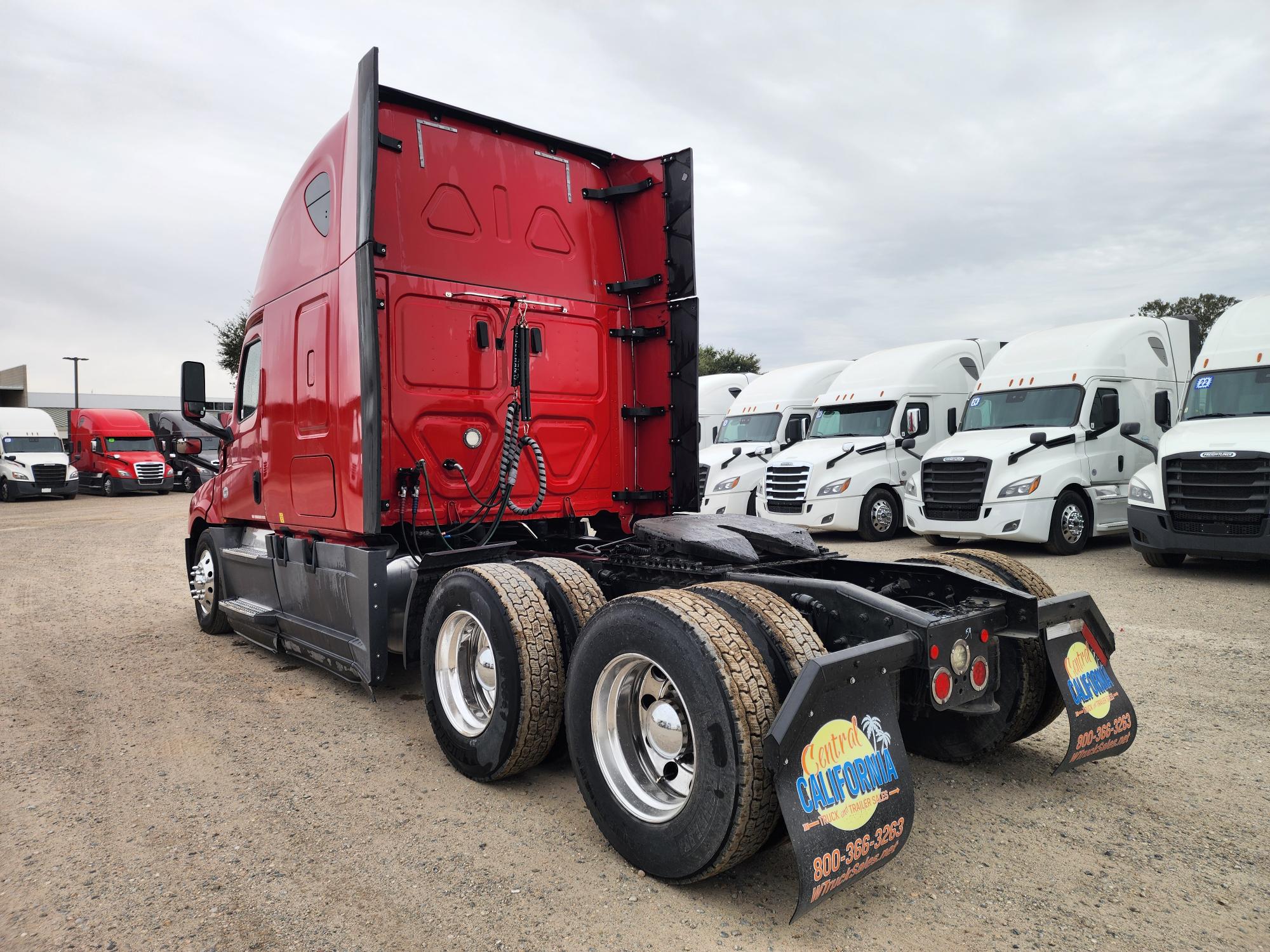 2020 FREIGHTLINER CASCADIA 126SLP - image 4