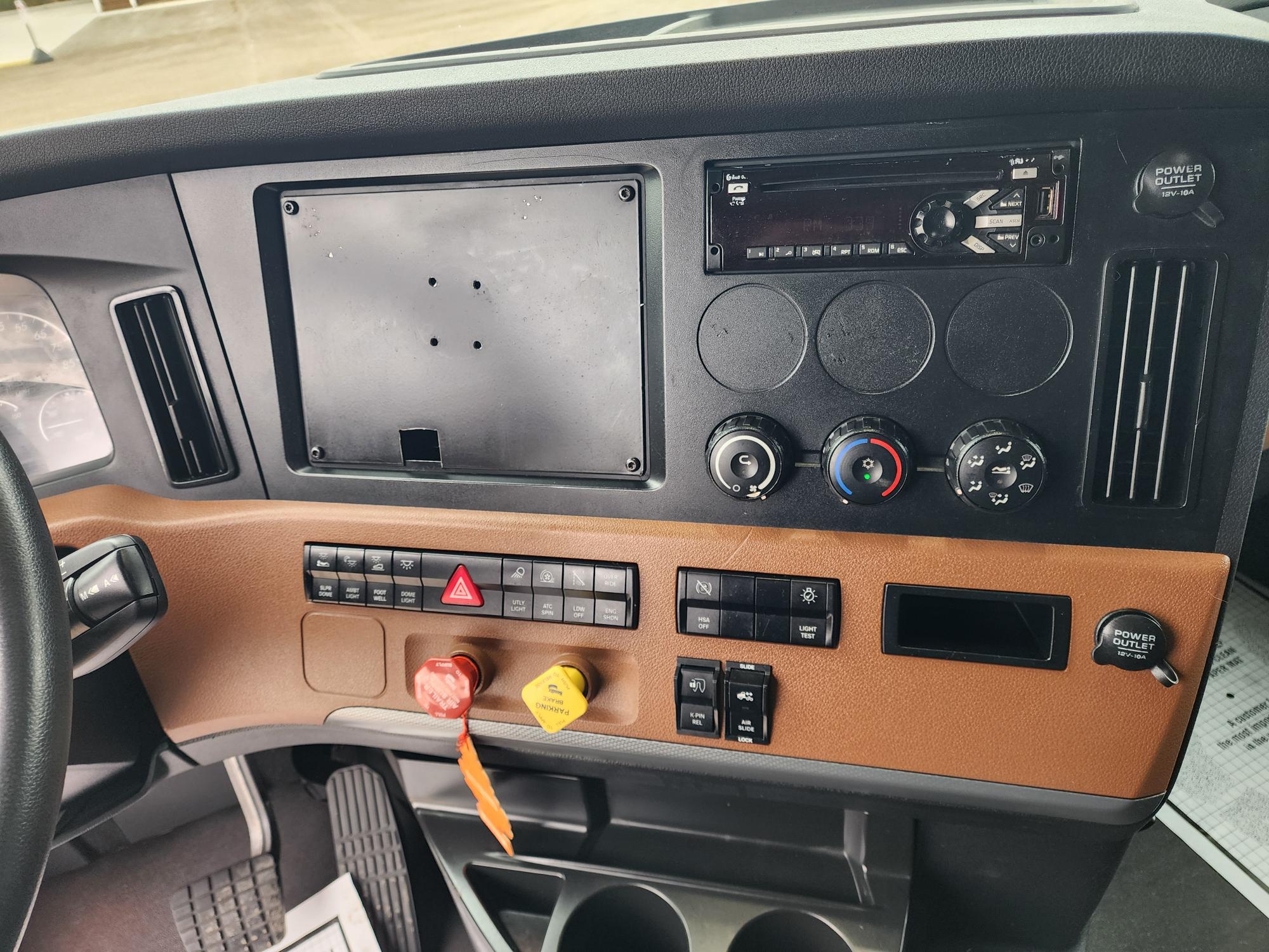 2020 FREIGHTLINER CASCADIA 126SLP - image 19