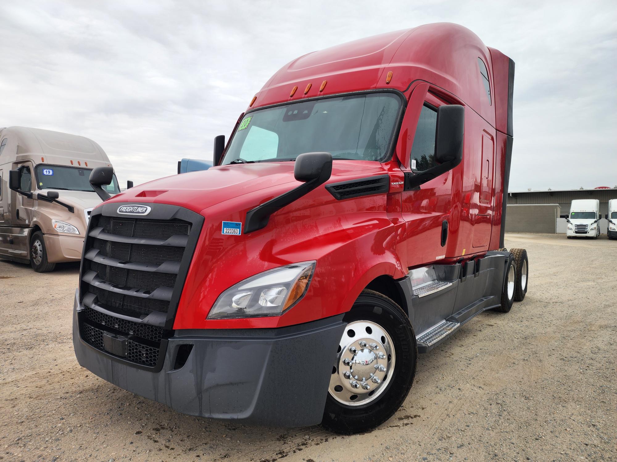 2020 FREIGHTLINER CASCADIA 126SLP - image 1