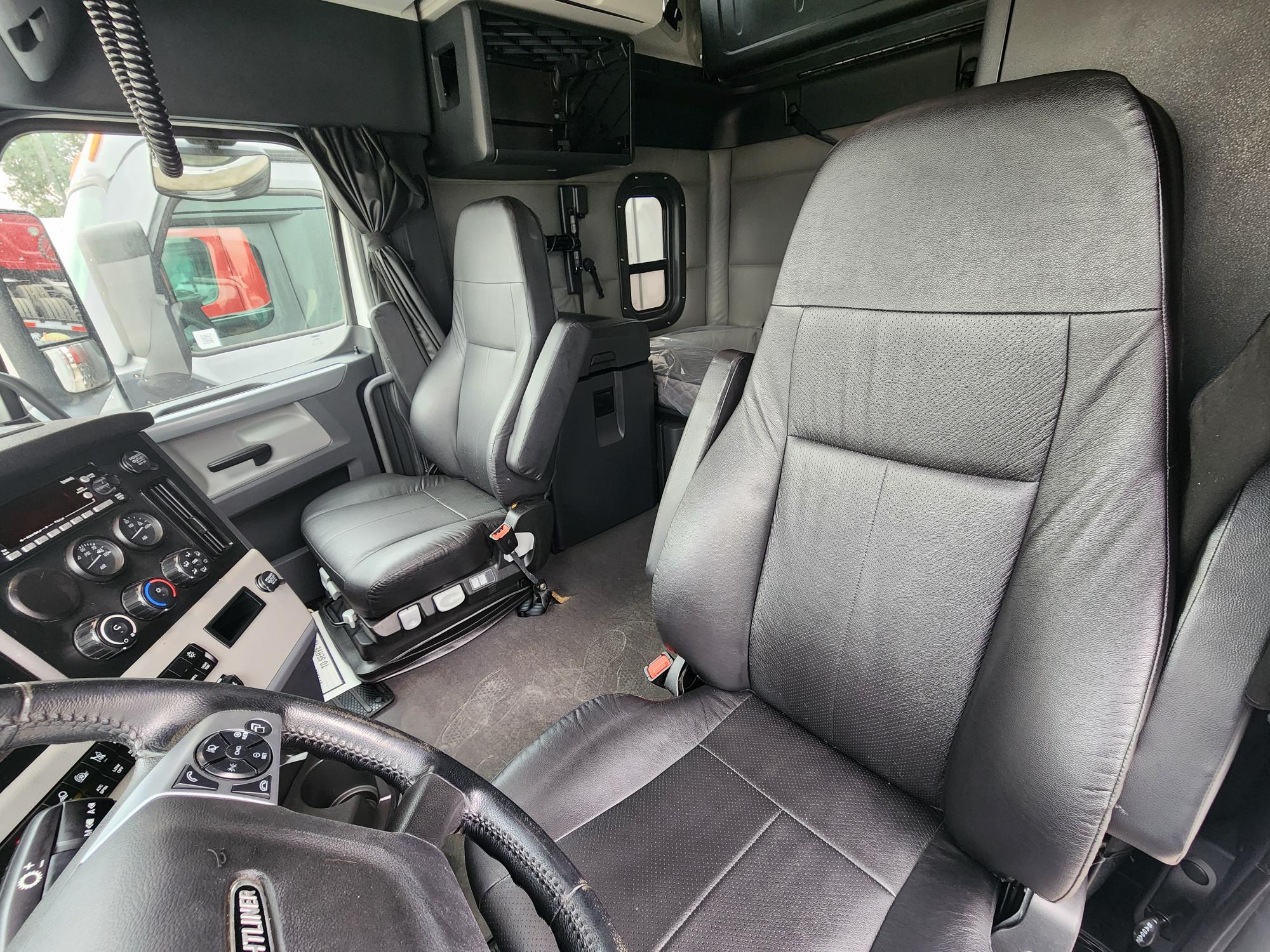 2022 FREIGHTLINER CASCADIA 126SLP - image 18