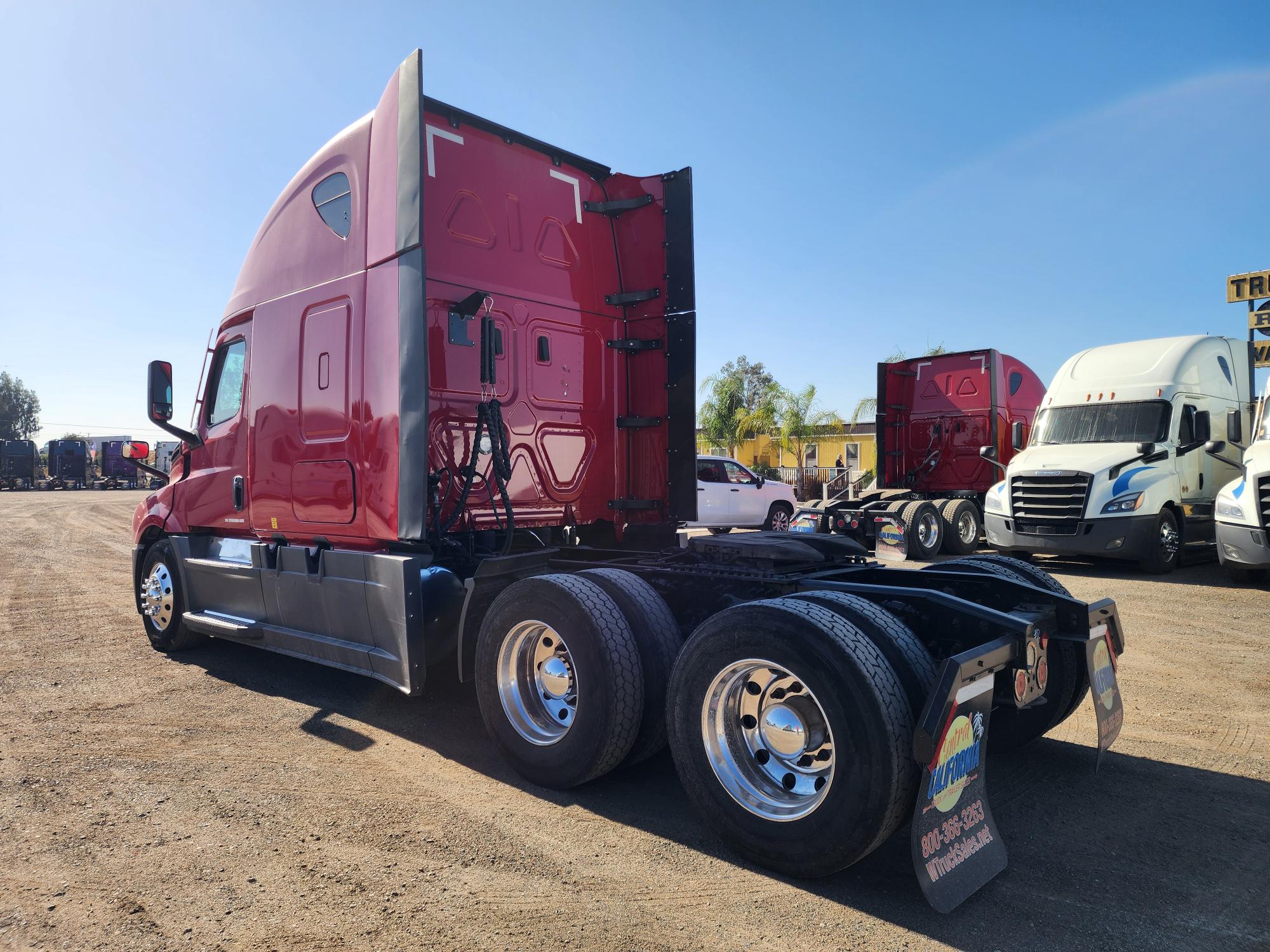 2020 FREIGHTLINER CASCADIA 126SLP - image 4
