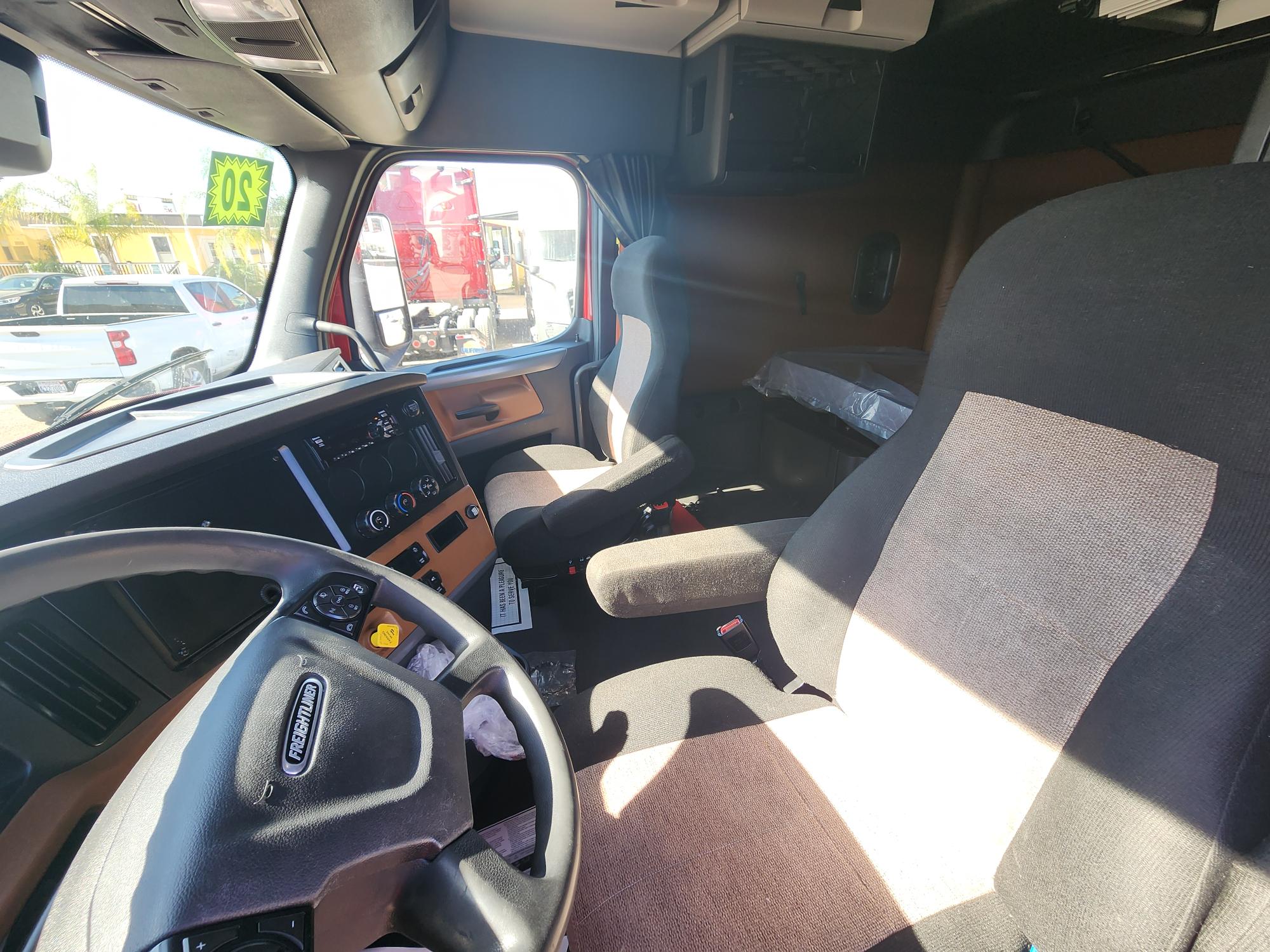 2020 FREIGHTLINER CASCADIA 126SLP - image 19