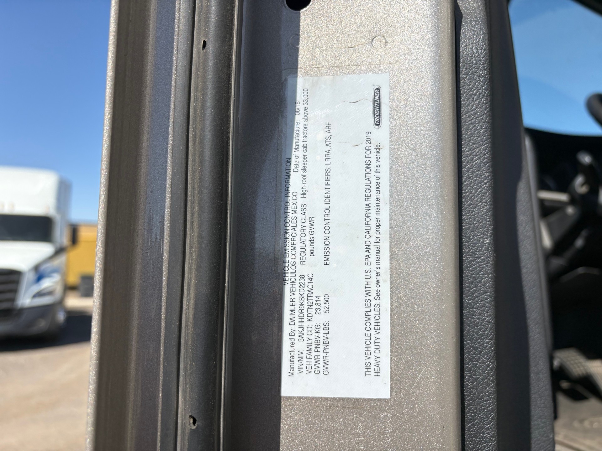 2019 FREIGHTLINER CASCADIA 126SLP - image 24