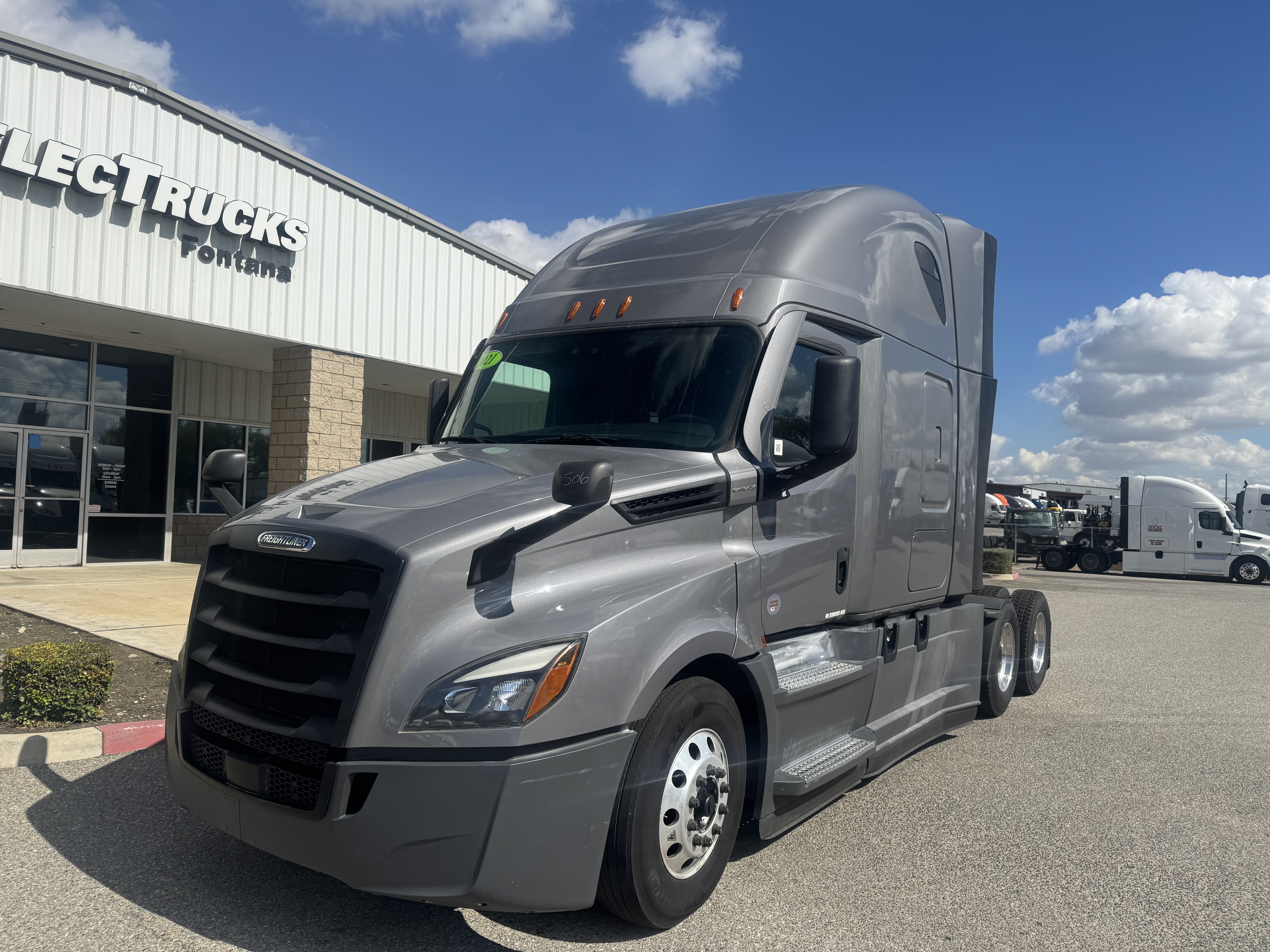2021 FREIGHTLINER CASCADIA 126SLP - image 1