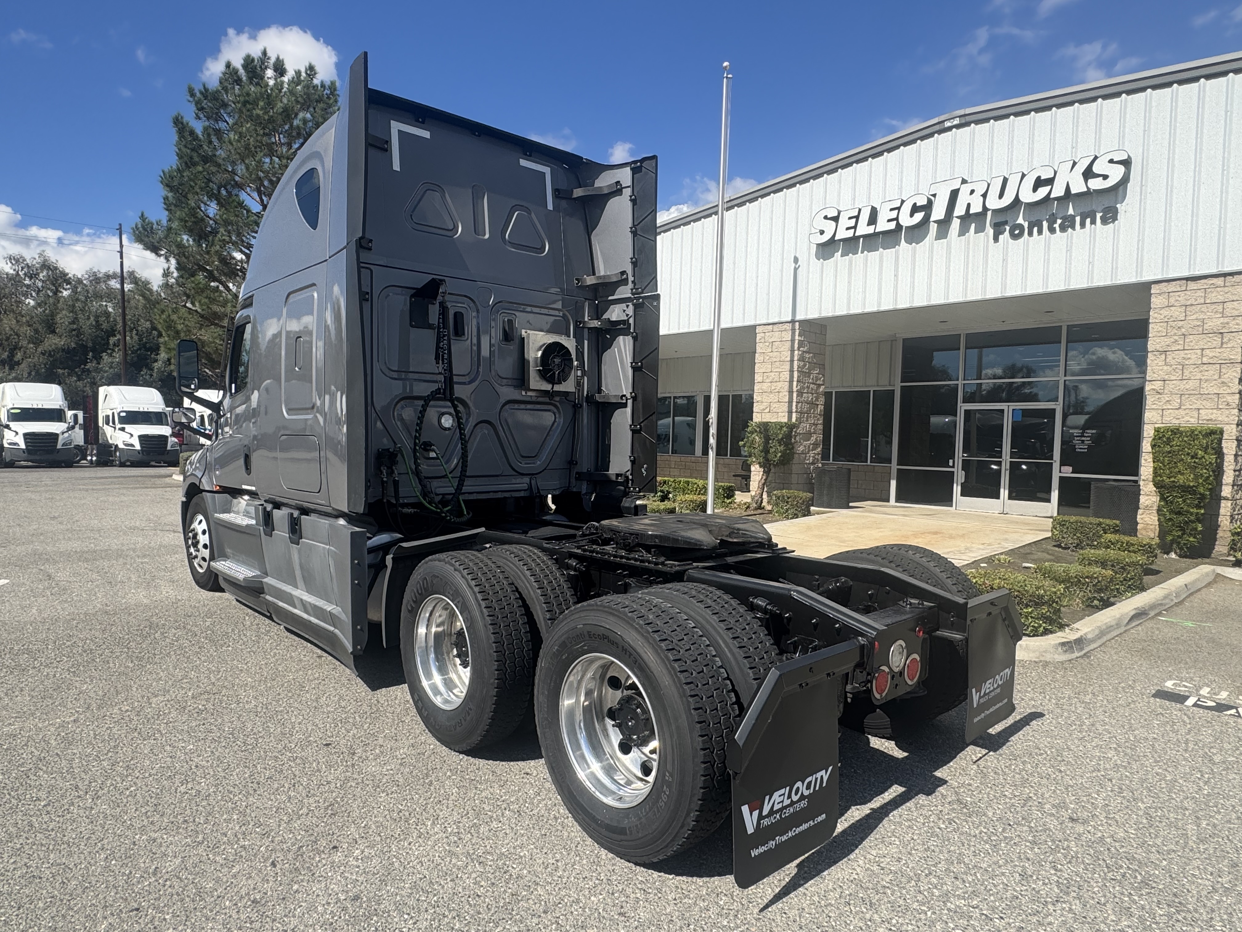 2021 FREIGHTLINER CASCADIA 126SLP - image 4