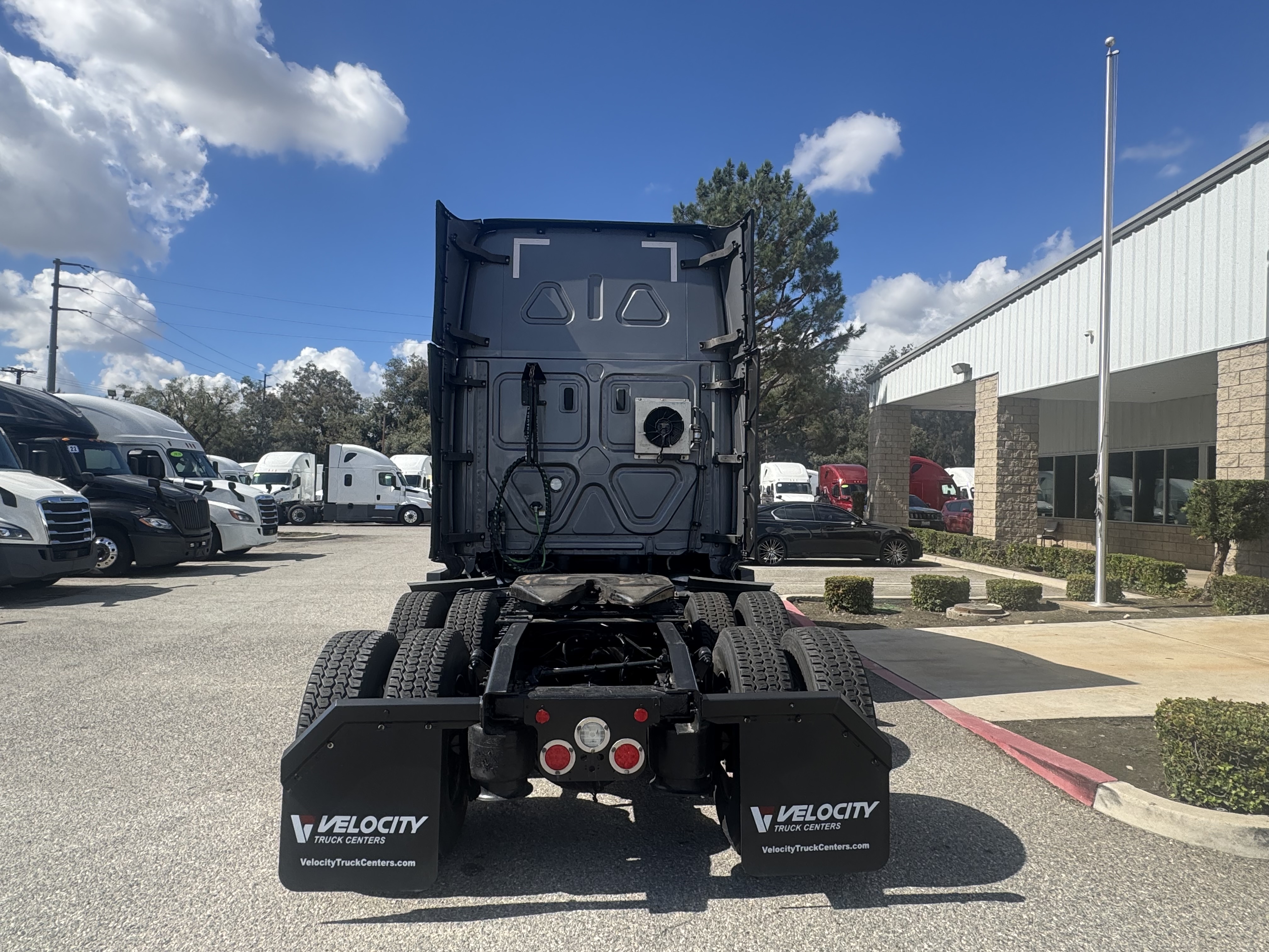 2021 FREIGHTLINER CASCADIA 126SLP - image 5