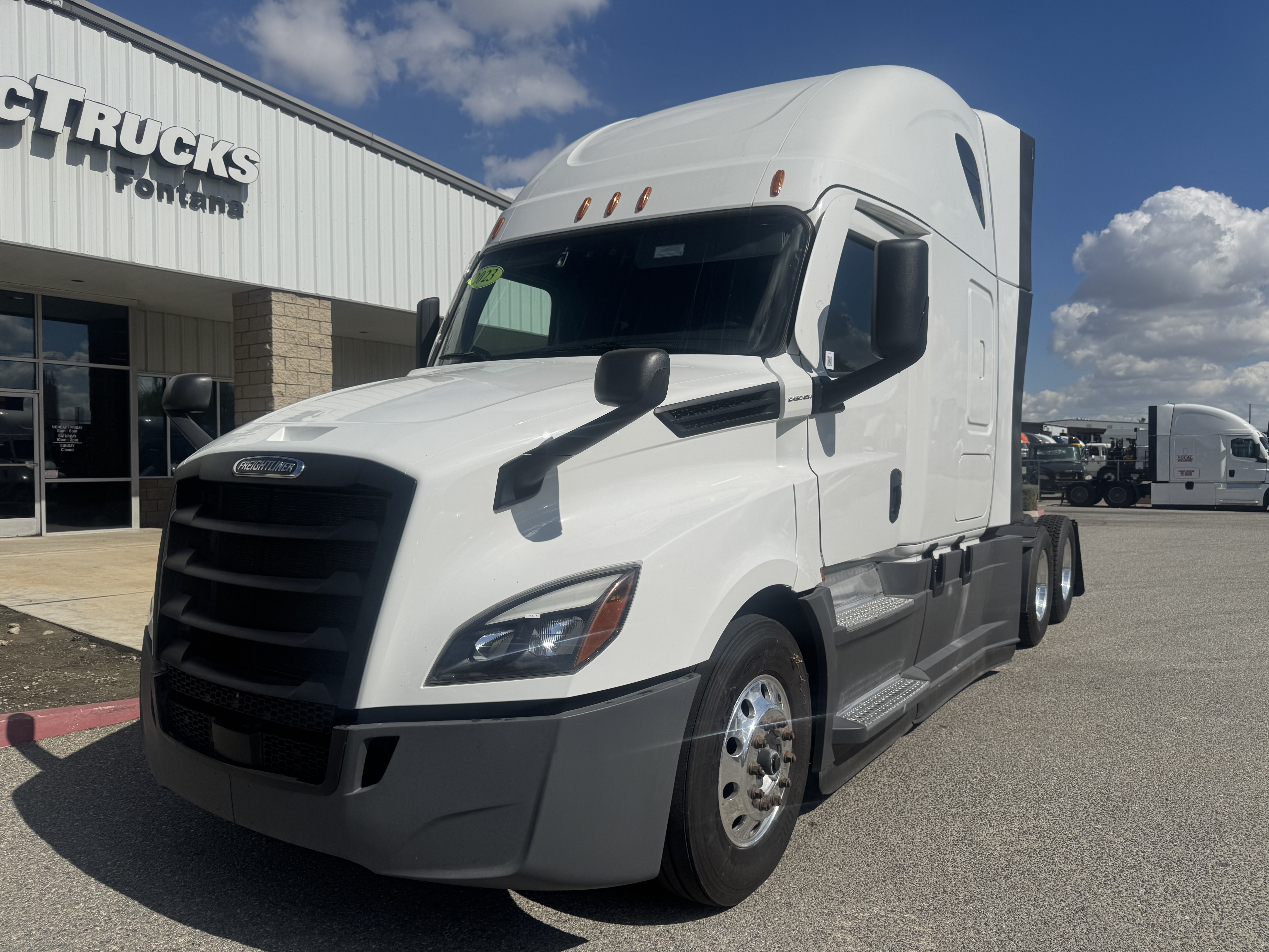 2023 FREIGHTLINER CASCADIA 126SLP - image 1