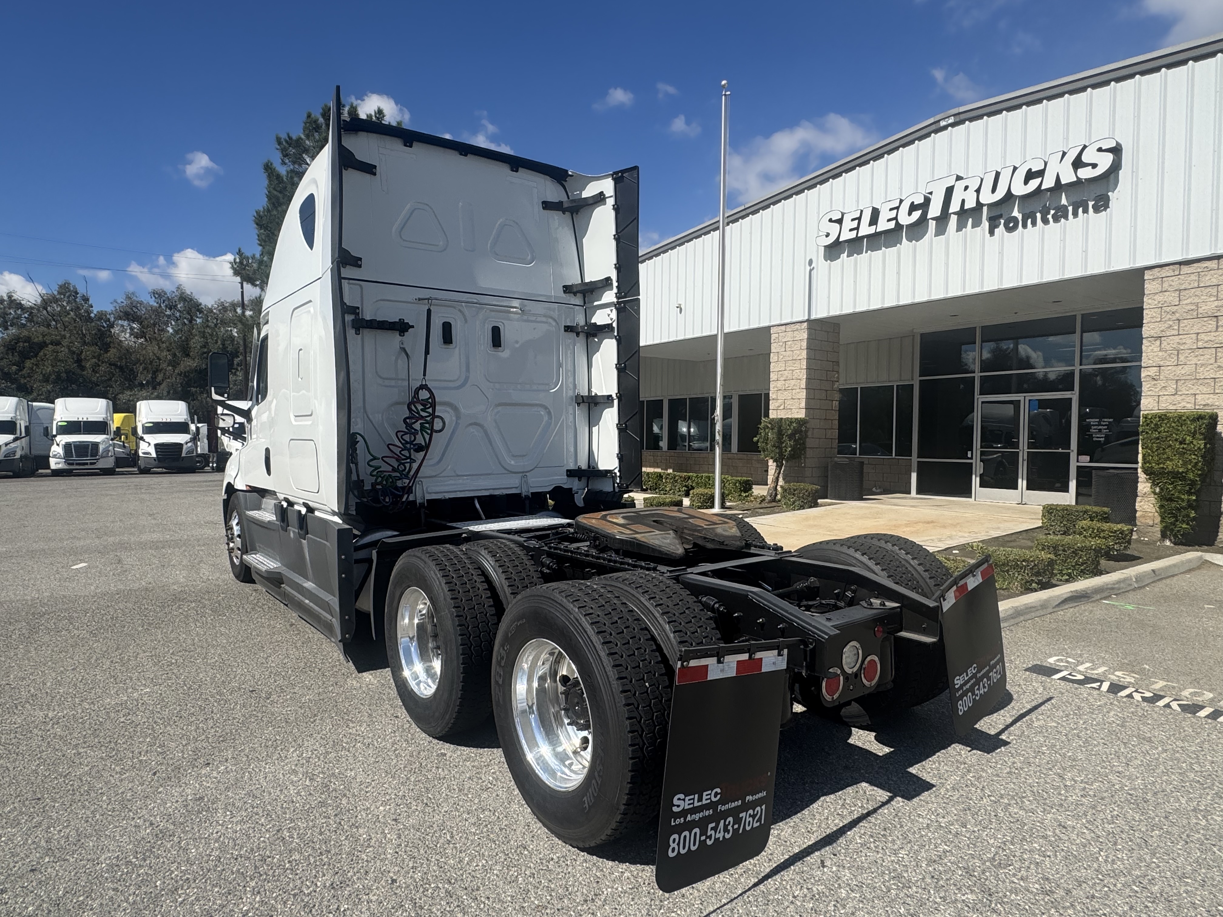 2023 FREIGHTLINER CASCADIA 126SLP - image 4