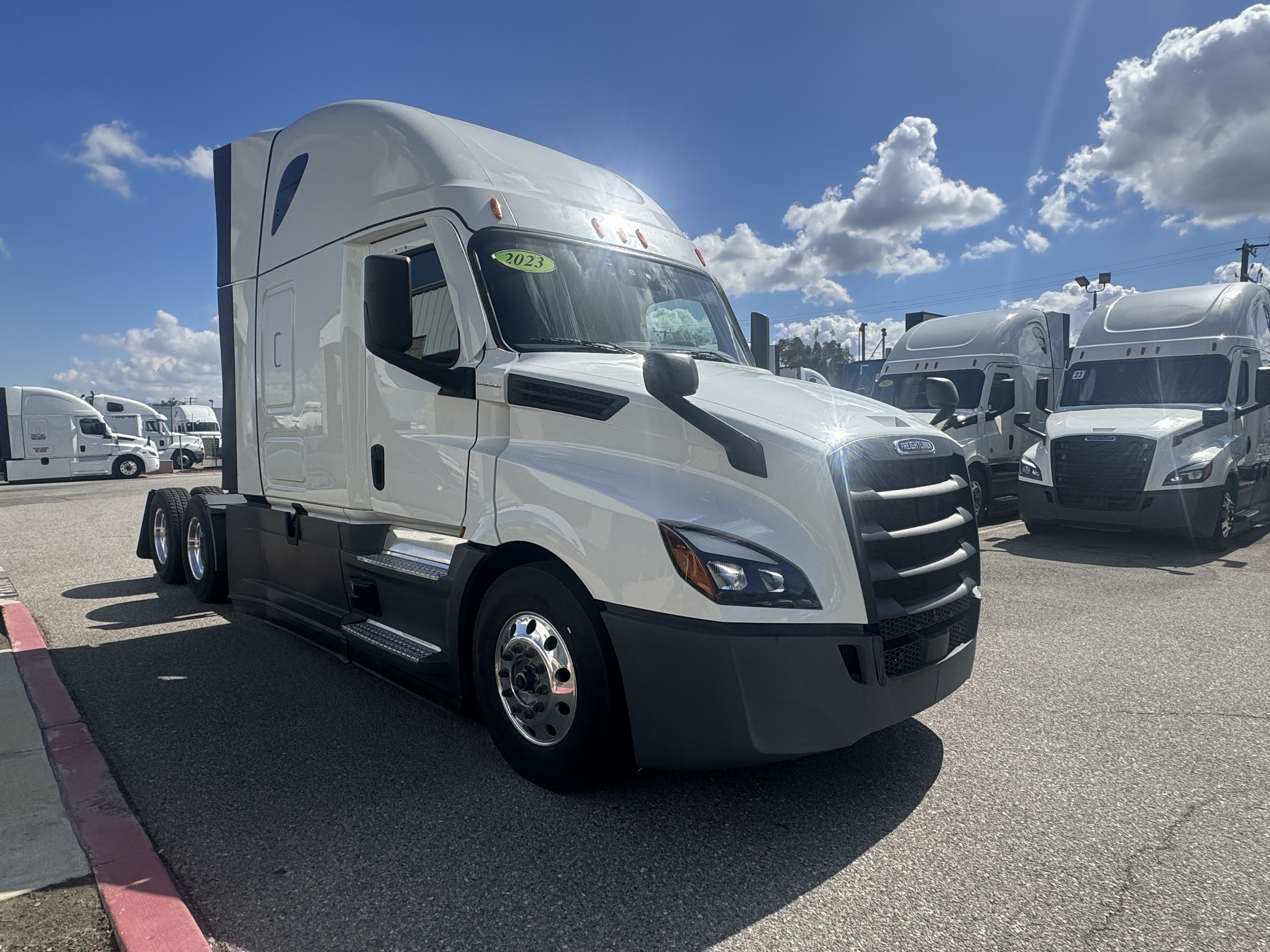 2023 FREIGHTLINER CASCADIA 126SLP - image 8