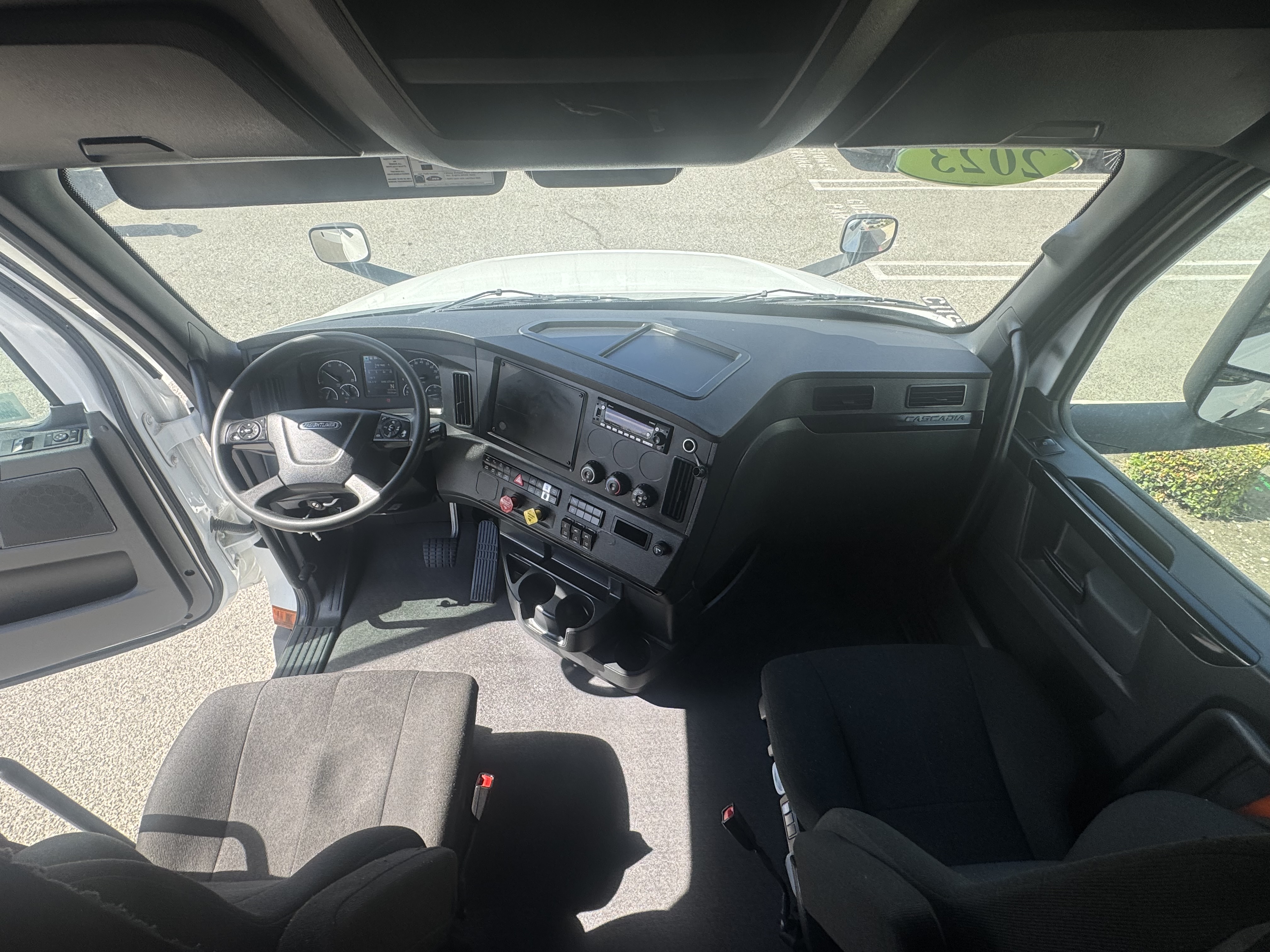 2023 FREIGHTLINER CASCADIA 126SLP - image 17