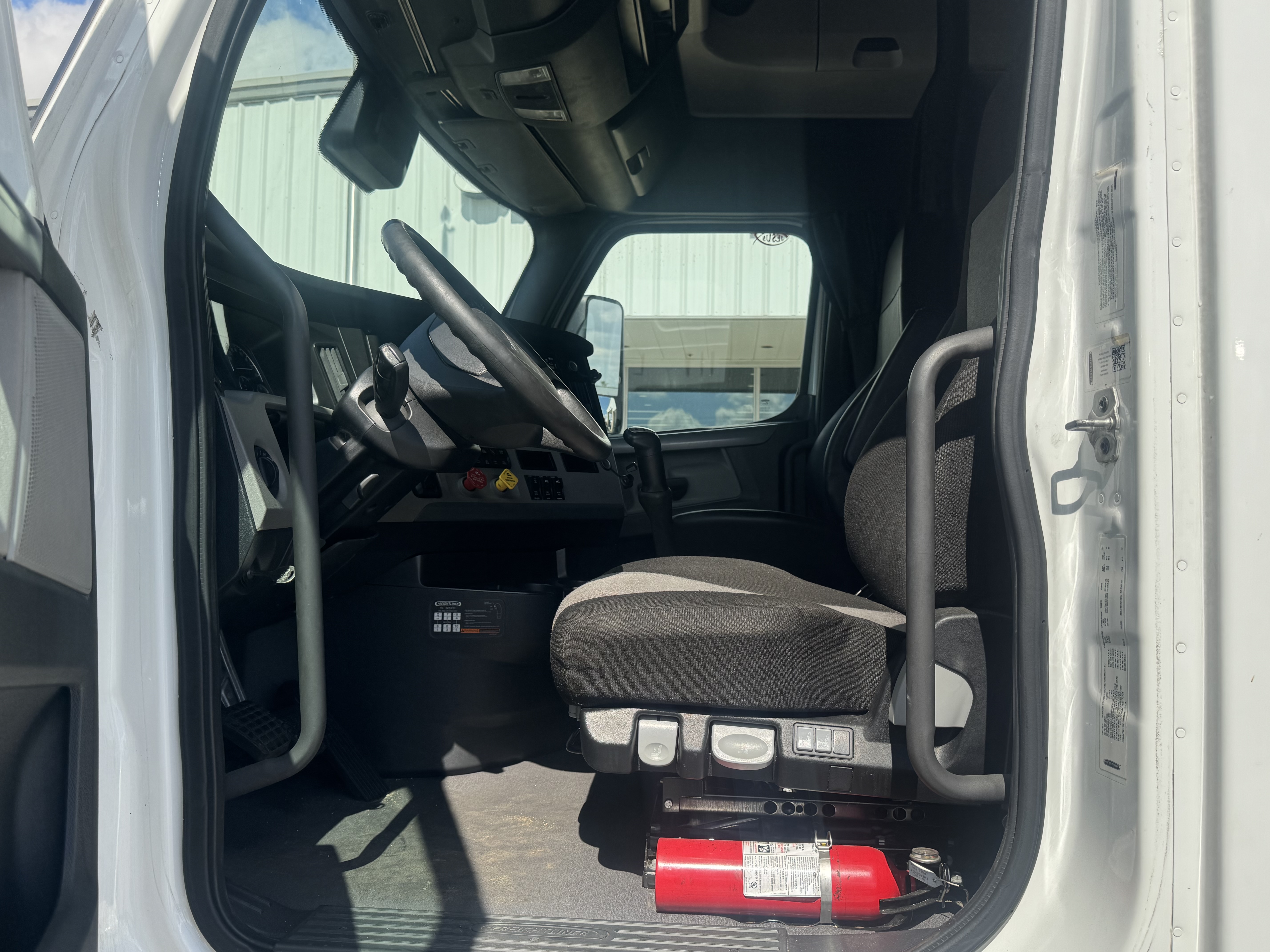 2021 FREIGHTLINER CASCADIA 126SLP - image 16