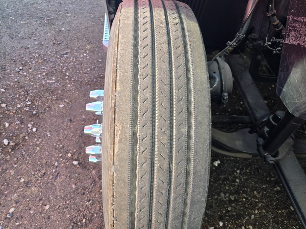 VOLVO VNL64T860 2023