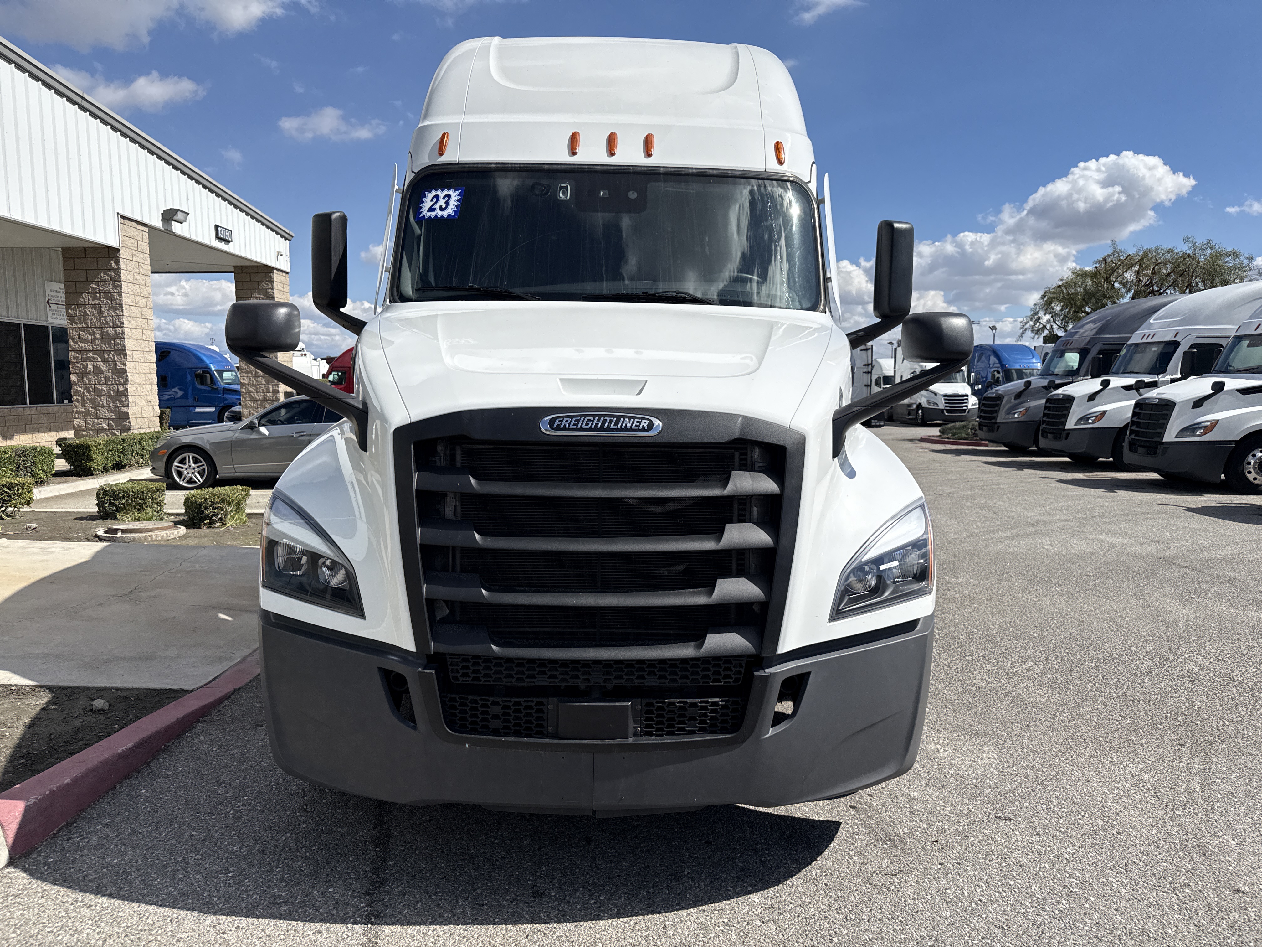 2023 FREIGHTLINER CASCADIA 126SLP - image 2