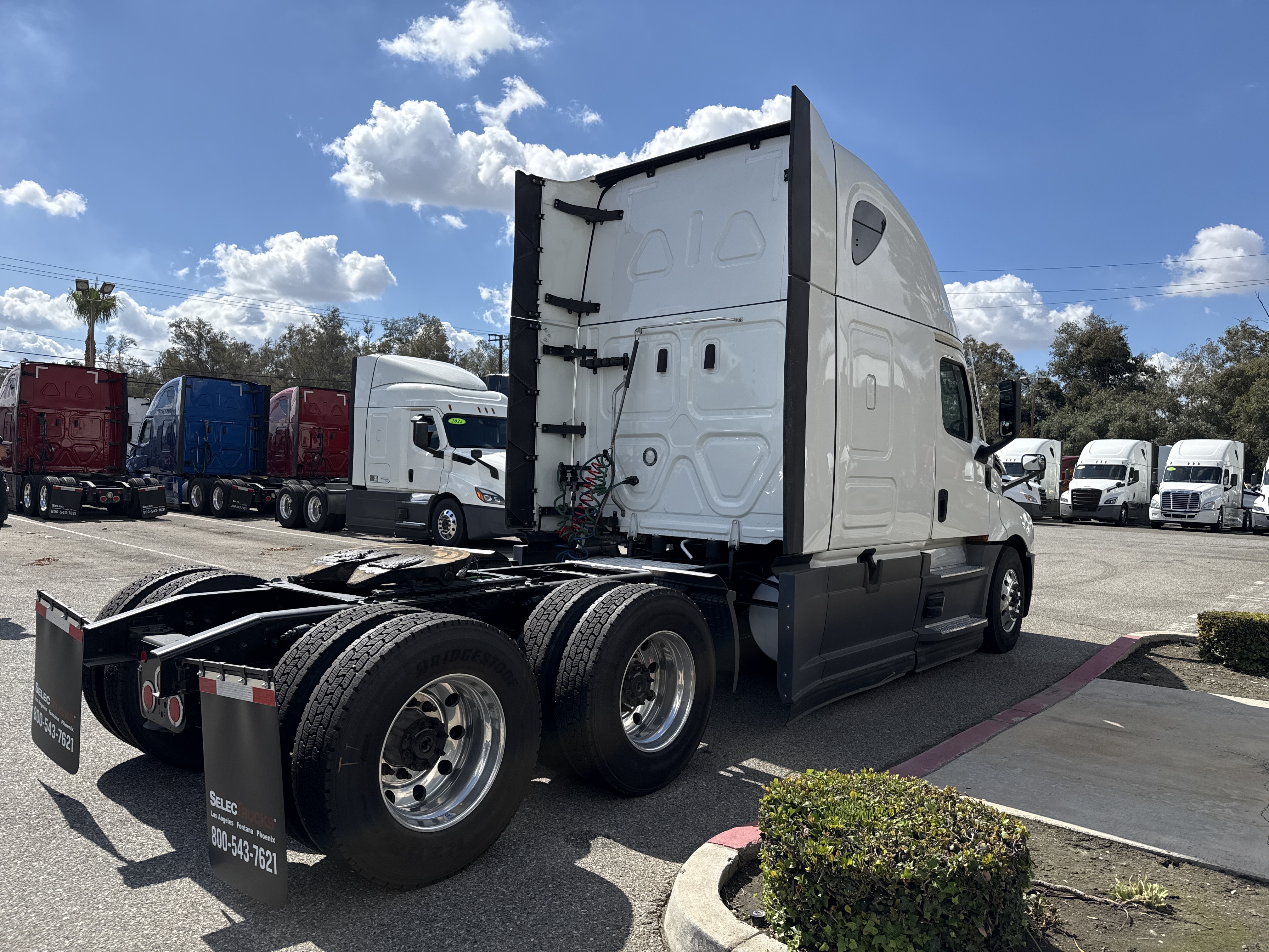2023 FREIGHTLINER CASCADIA 126SLP - image 7