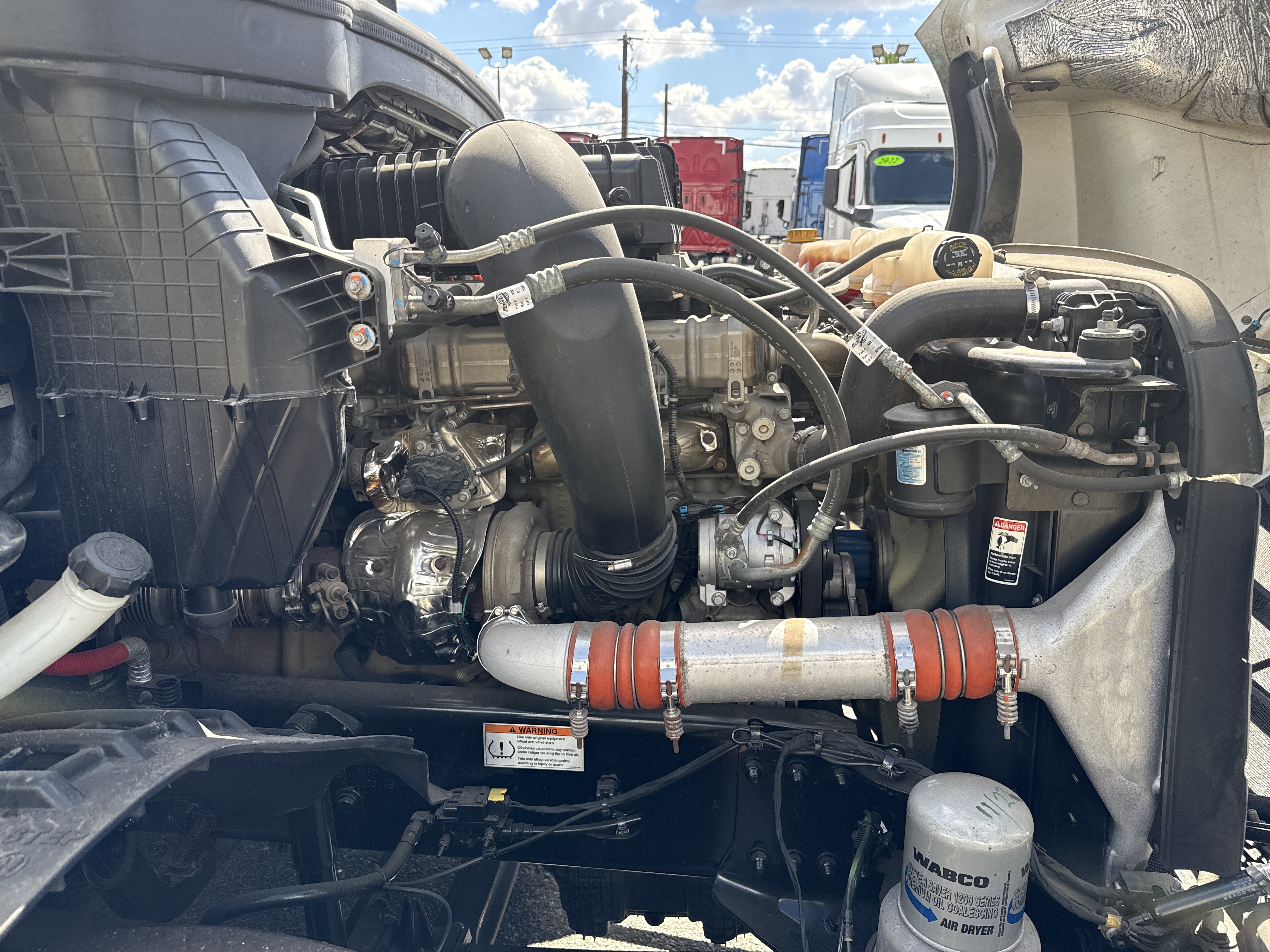 2023 FREIGHTLINER CASCADIA 126SLP - image 10