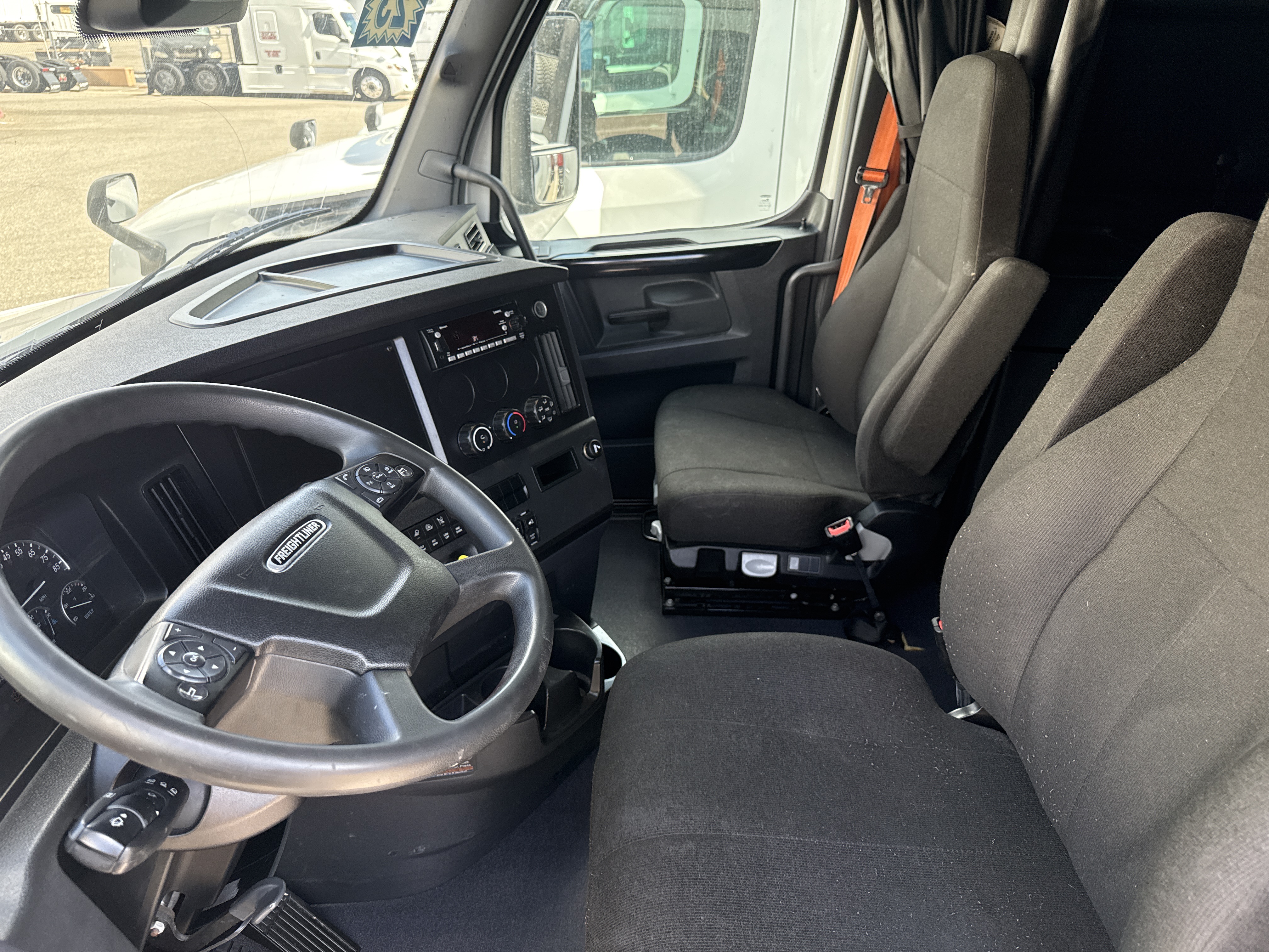 2023 FREIGHTLINER CASCADIA 126SLP - image 18