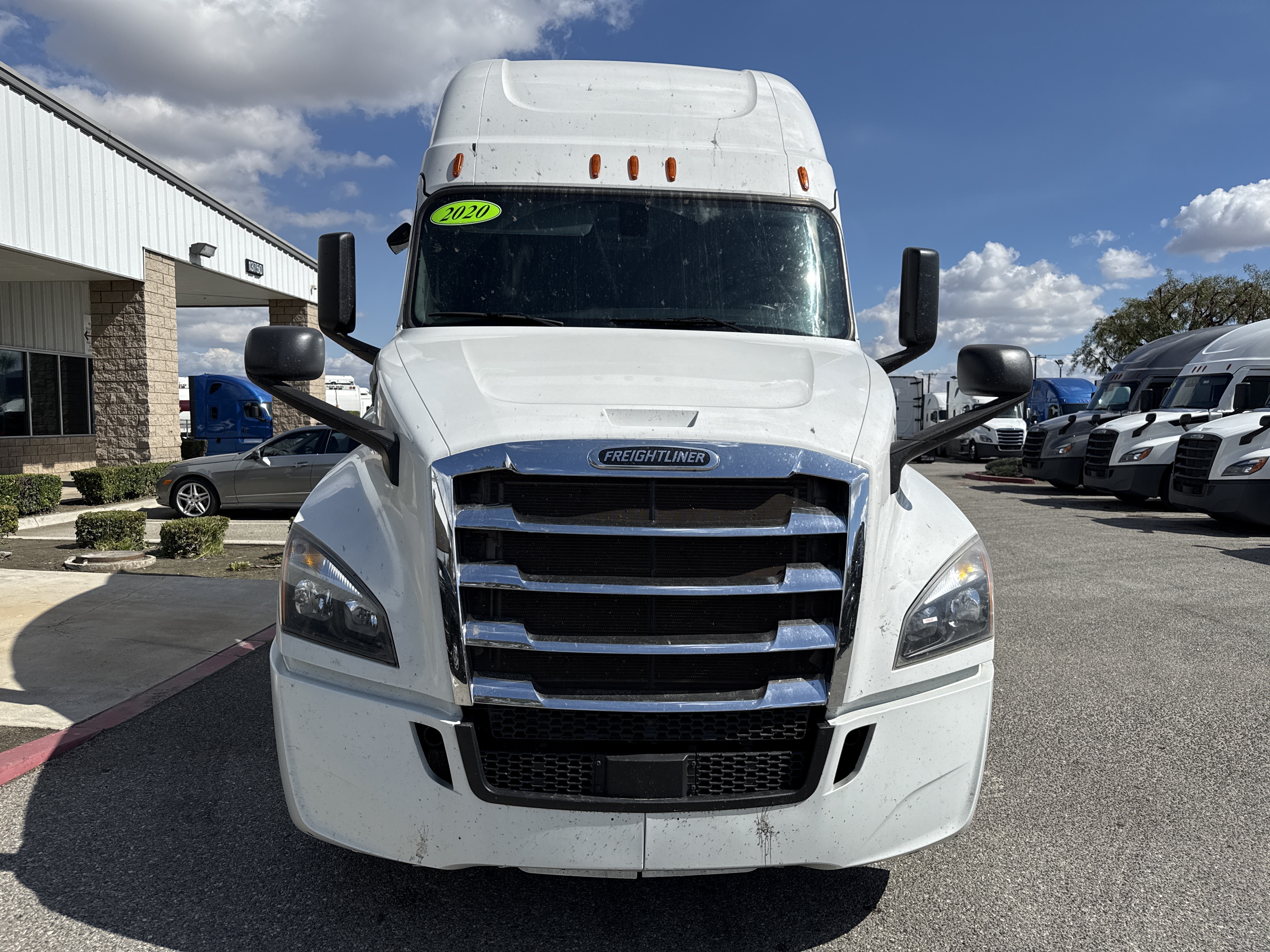 2020 FREIGHTLINER CASCADIA 126SLP - image 2