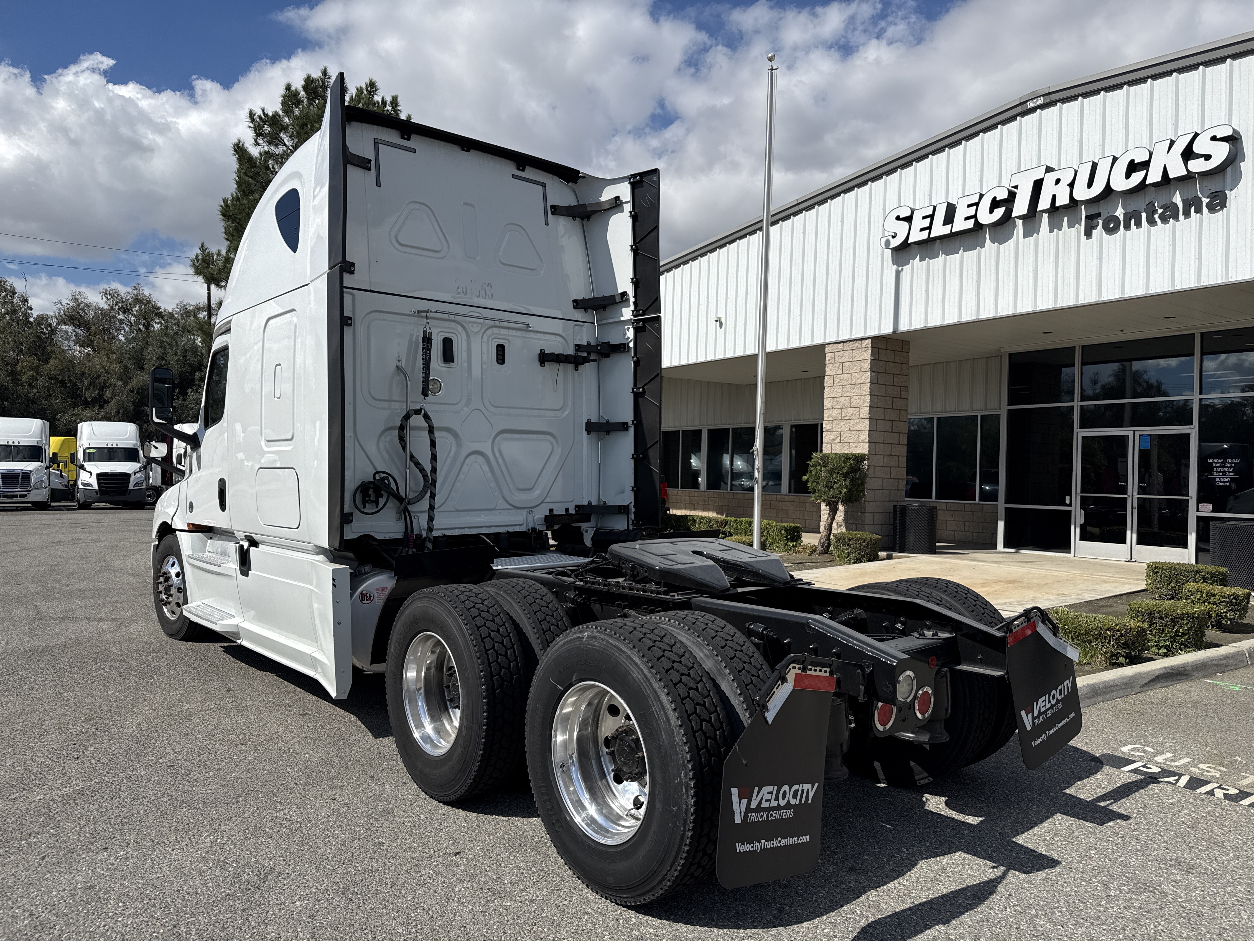 2020 FREIGHTLINER CASCADIA 126SLP - image 4