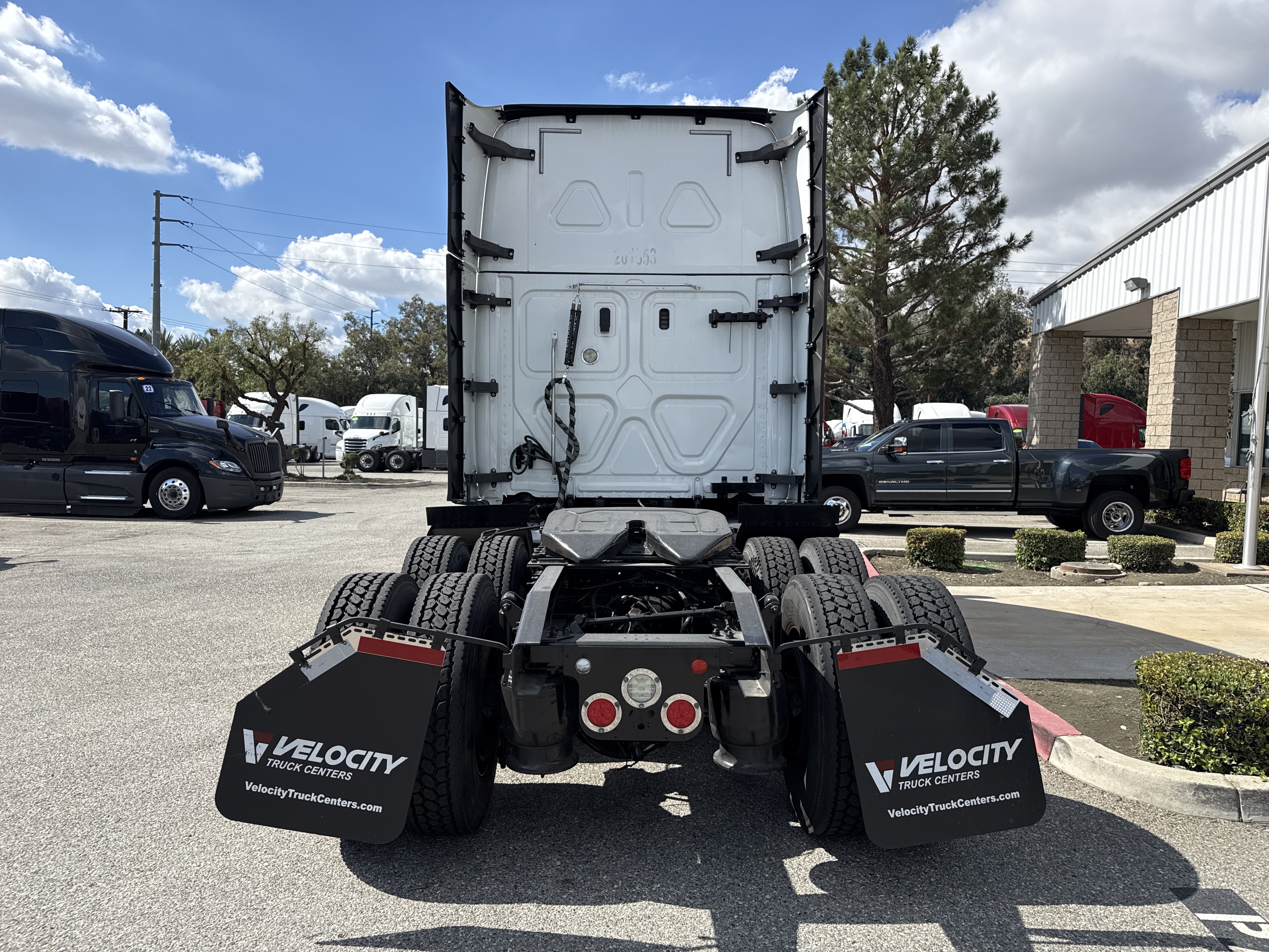 2020 FREIGHTLINER CASCADIA 126SLP - image 5