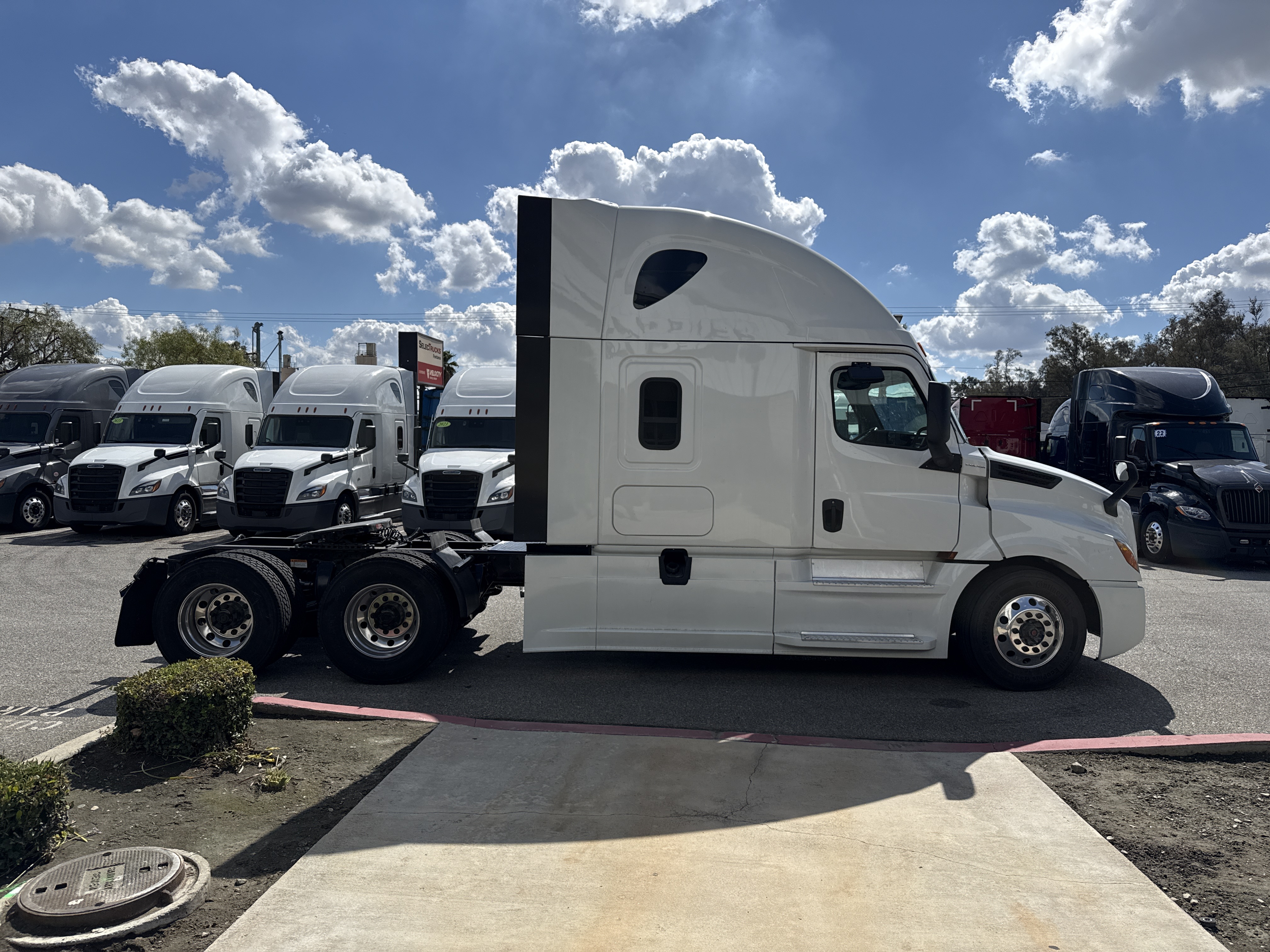2020 FREIGHTLINER CASCADIA 126SLP - image 8