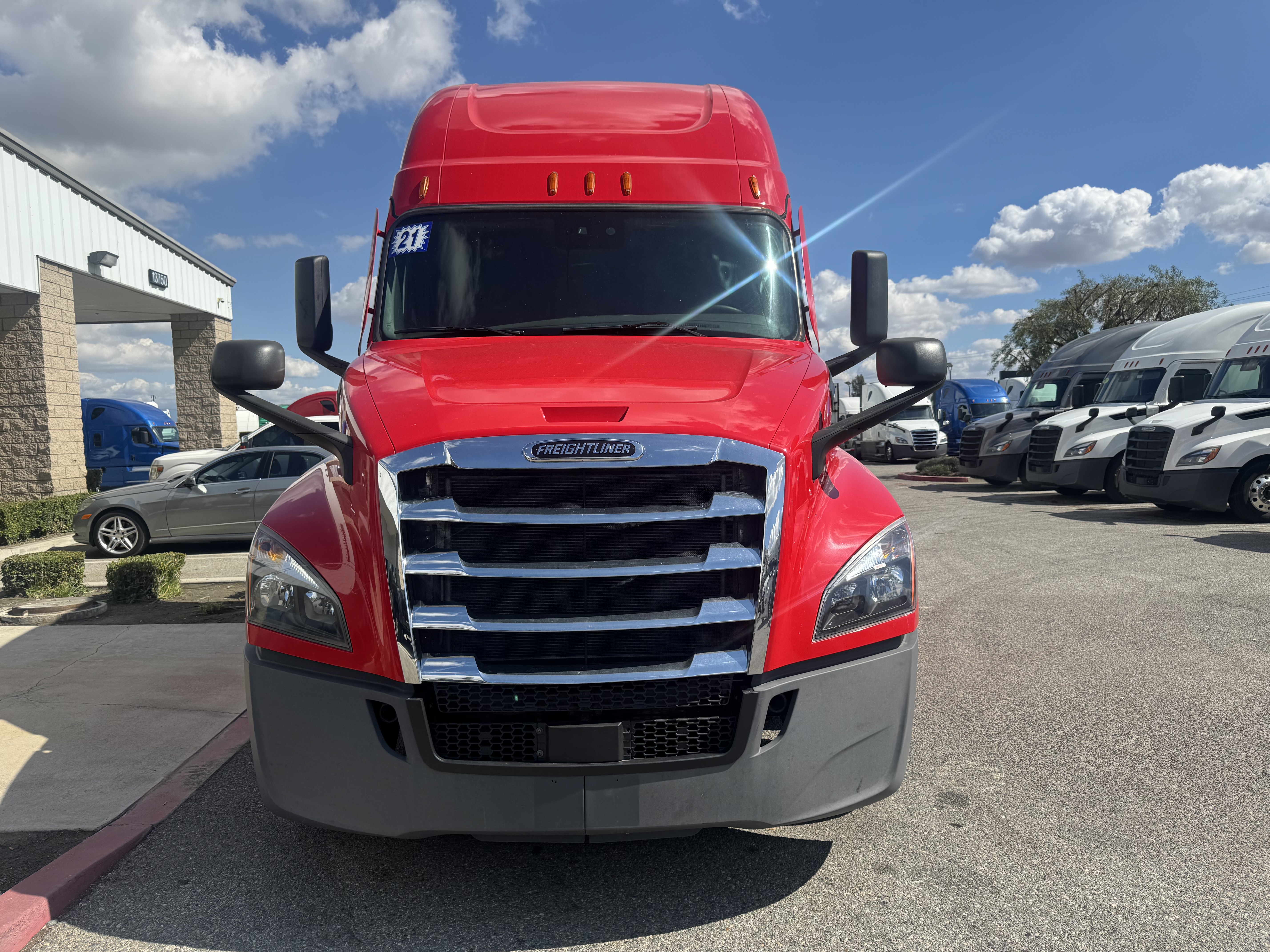 2021 FREIGHTLINER CASCADIA 126SLP - image 2