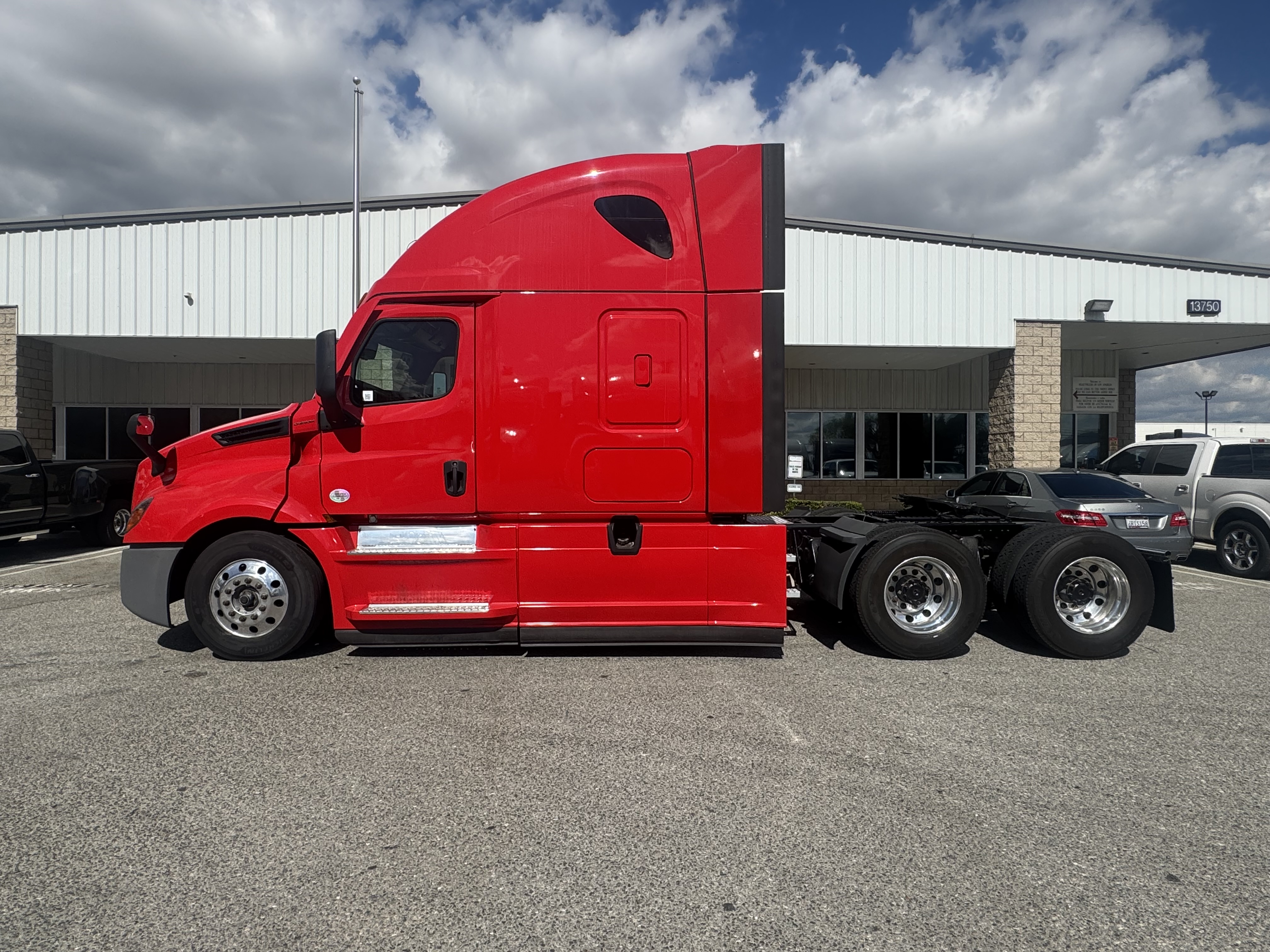 2021 FREIGHTLINER CASCADIA 126SLP - image 3