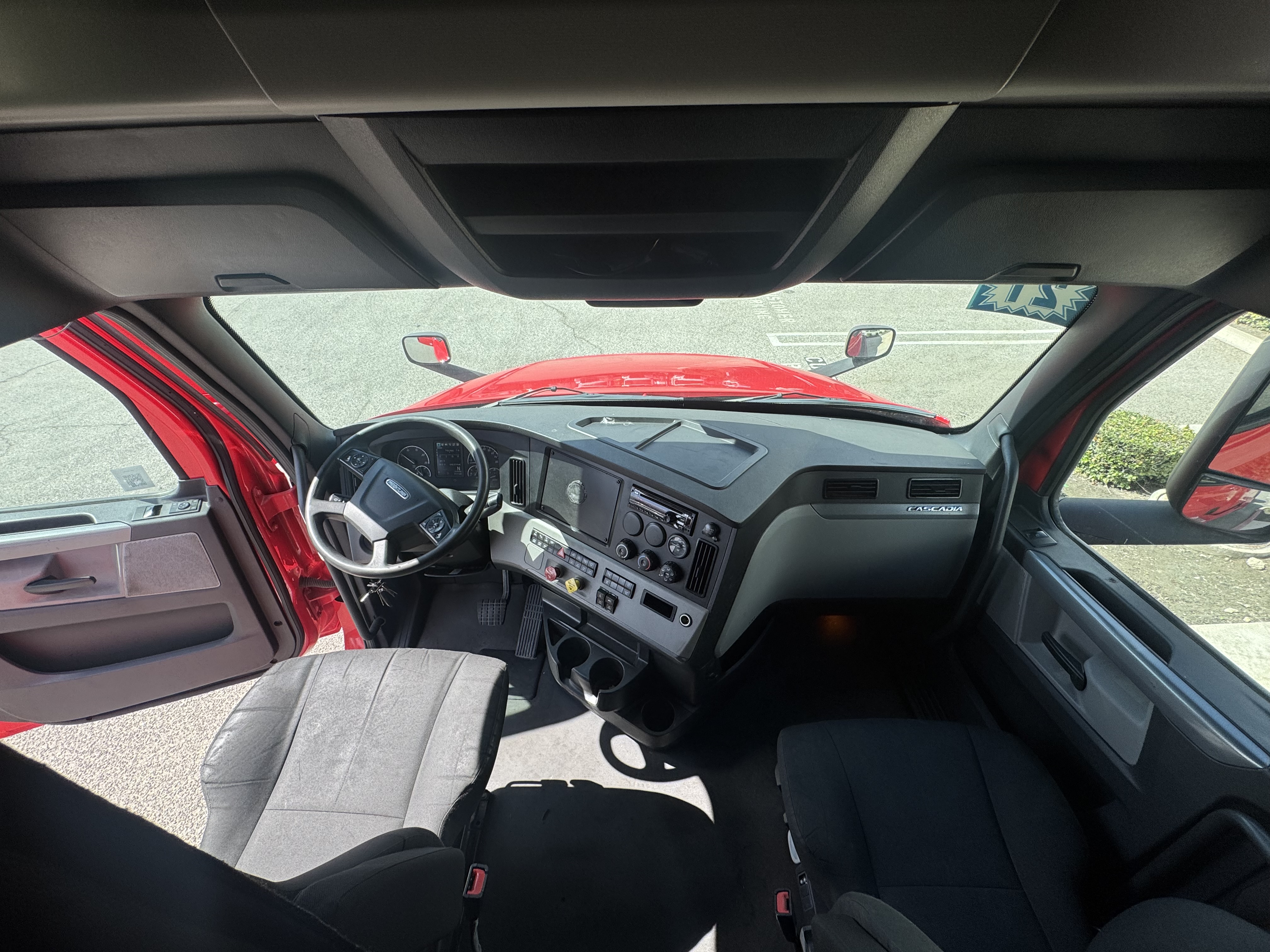 2021 FREIGHTLINER CASCADIA 126SLP - image 18