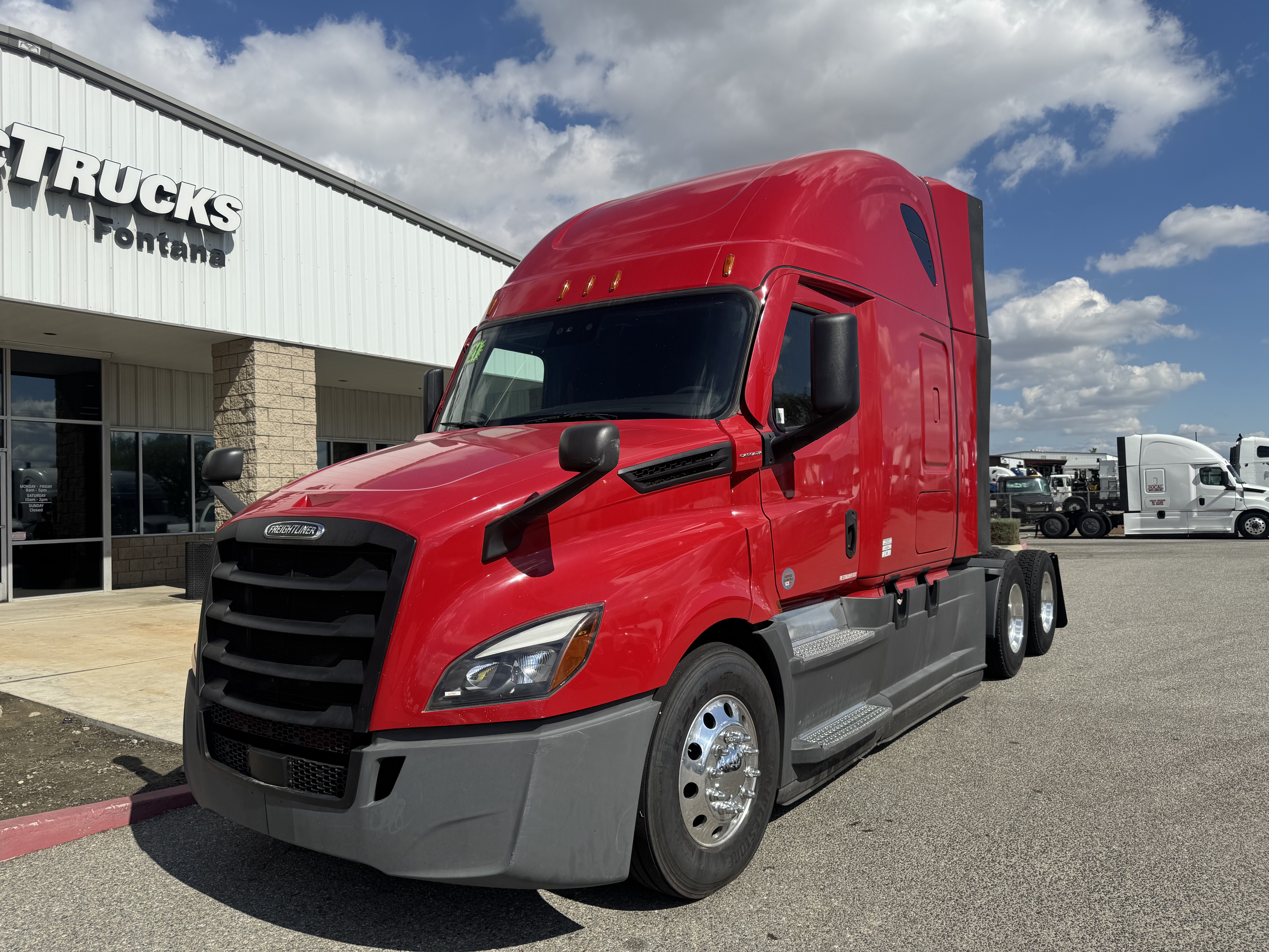 2021 FREIGHTLINER CASCADIA 126SLP - image 2