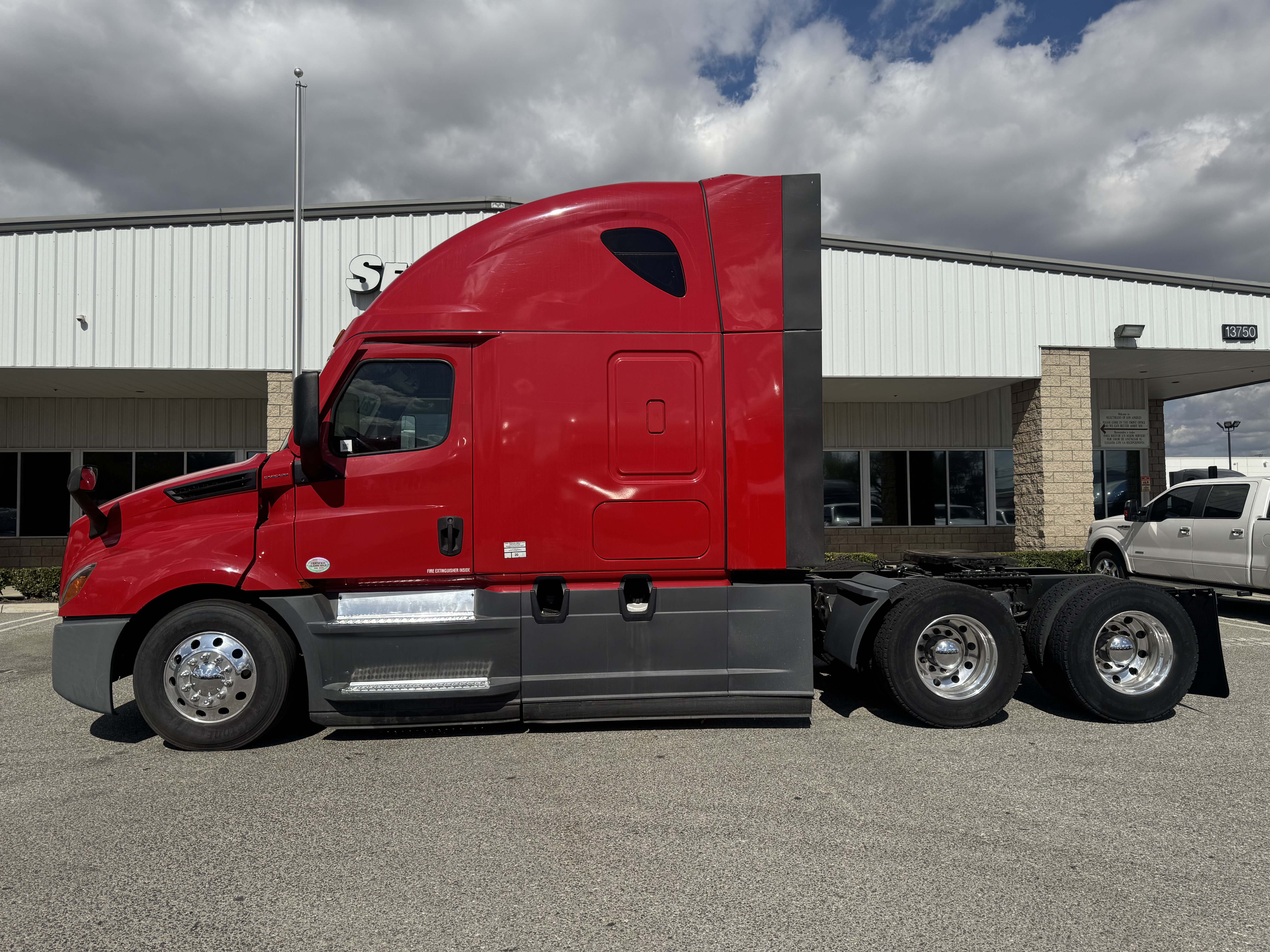 2021 FREIGHTLINER CASCADIA 126SLP - image 3