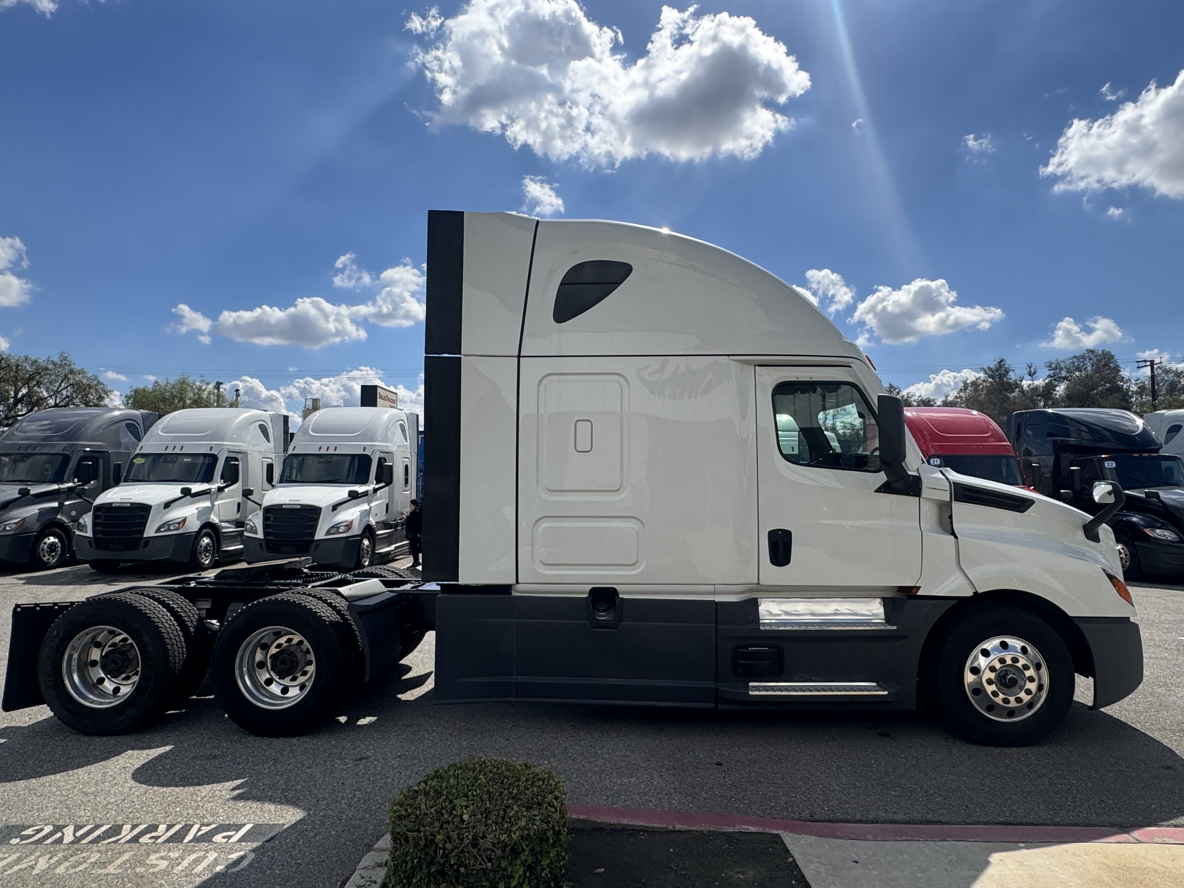 2023 FREIGHTLINER CASCADIA 126SLP - image 8