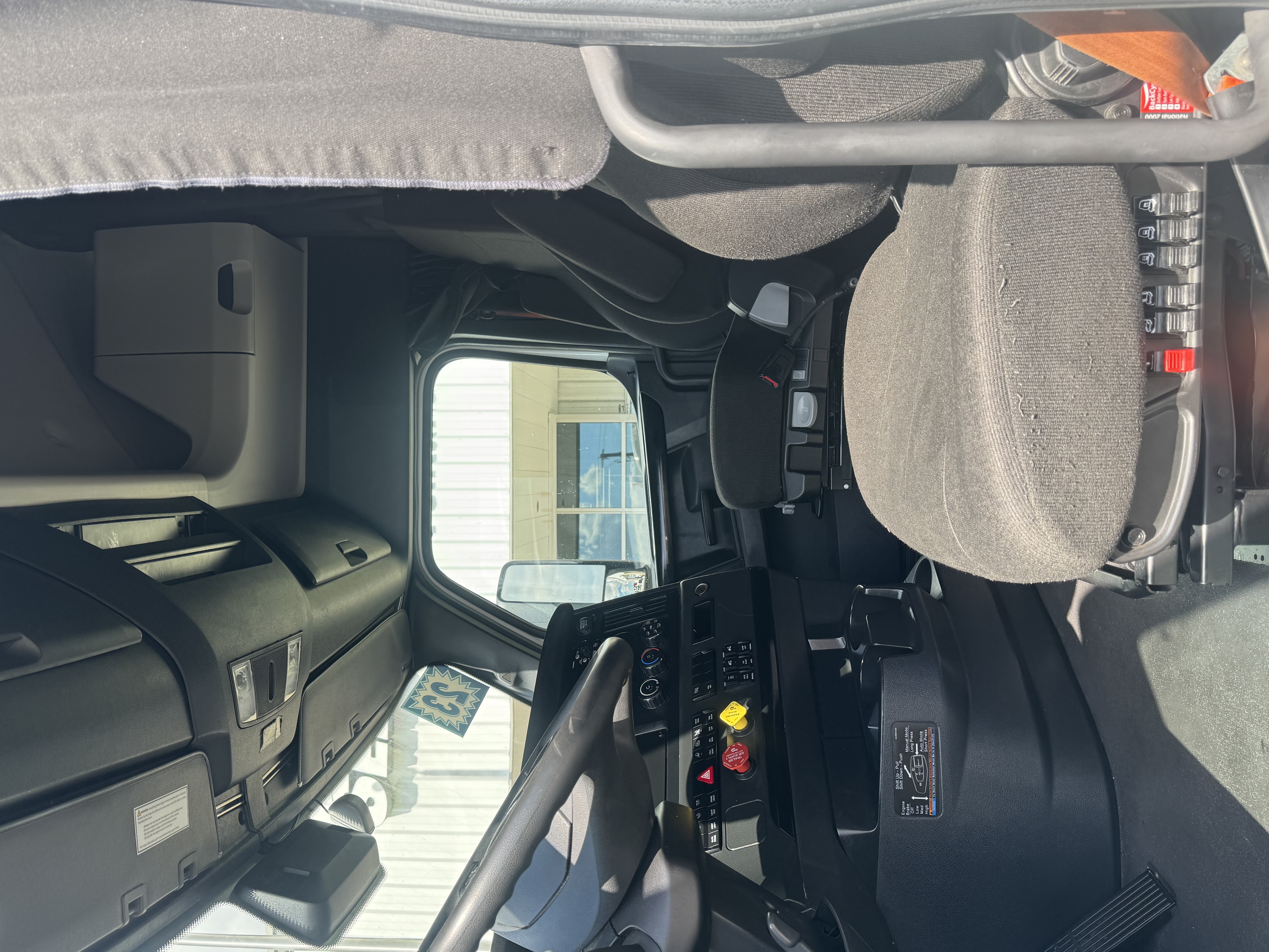 2023 FREIGHTLINER CASCADIA 126SLP - image 17