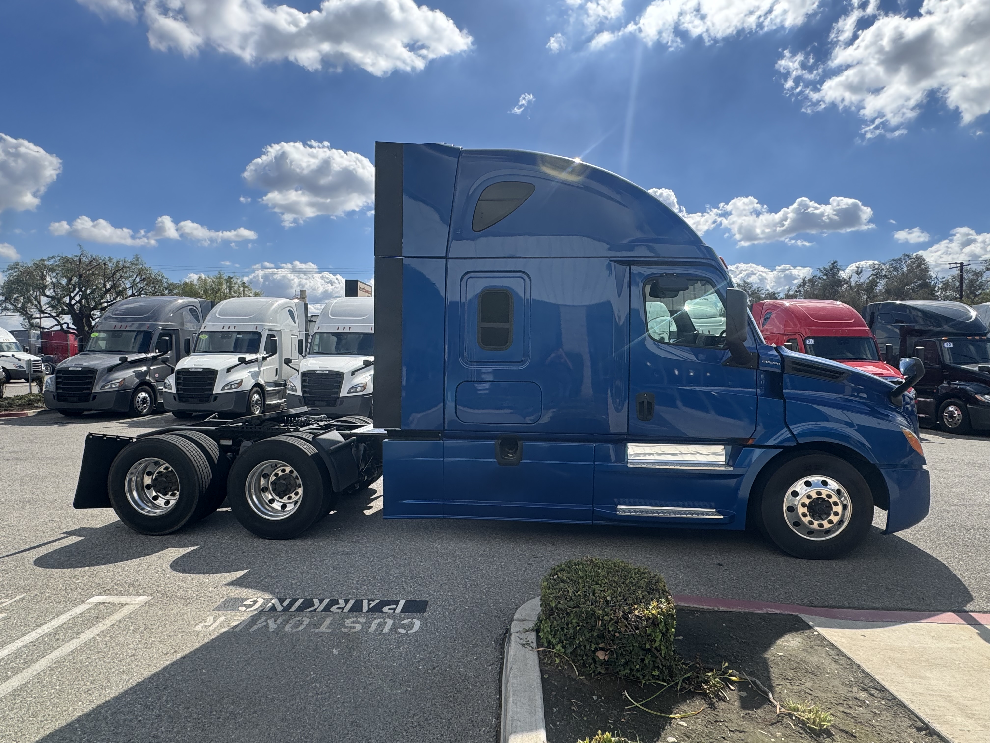 2020 FREIGHTLINER CASCADIA 126SLP - image 7
