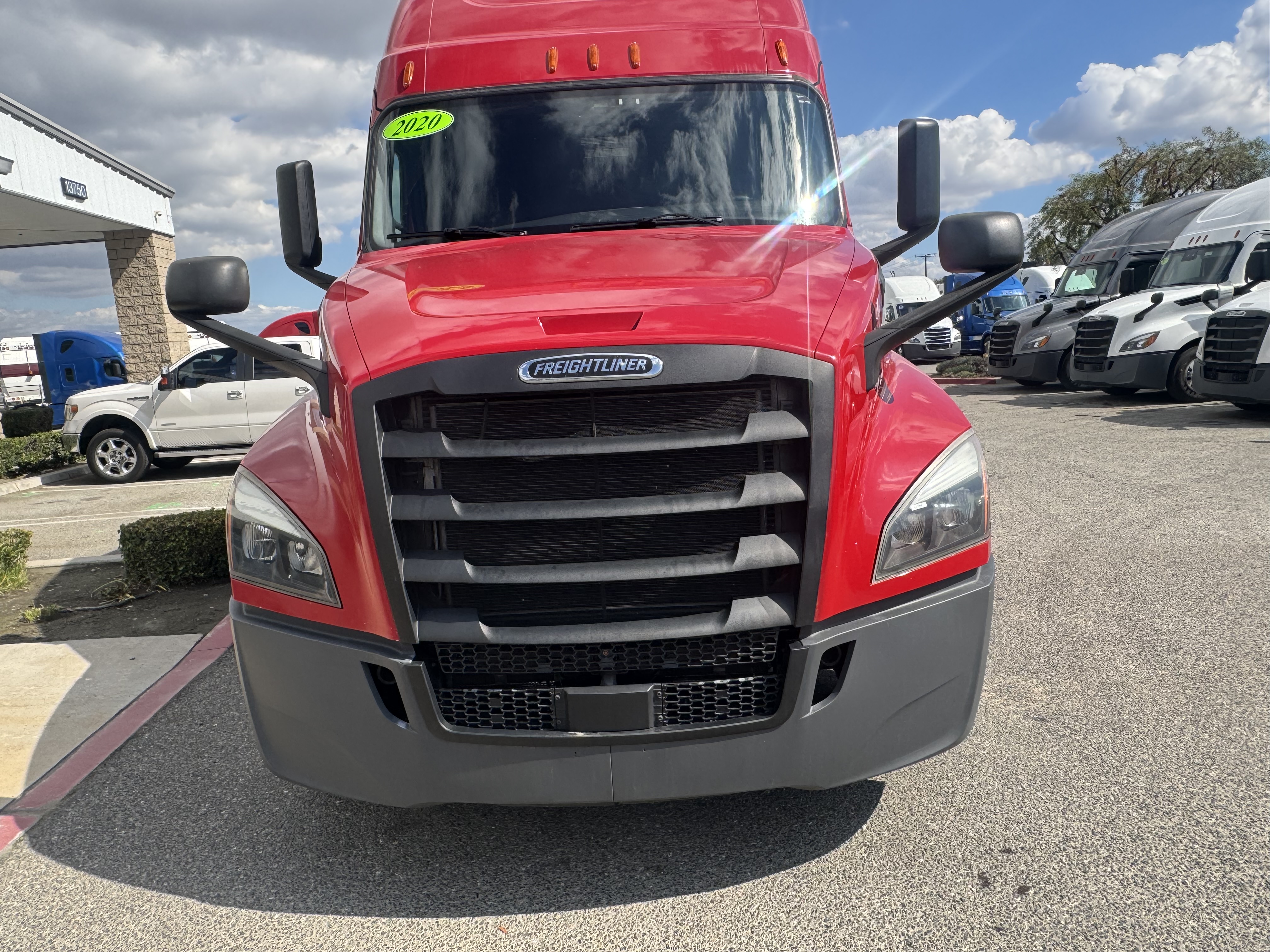 2020 FREIGHTLINER CASCADIA 126SLP - image 2