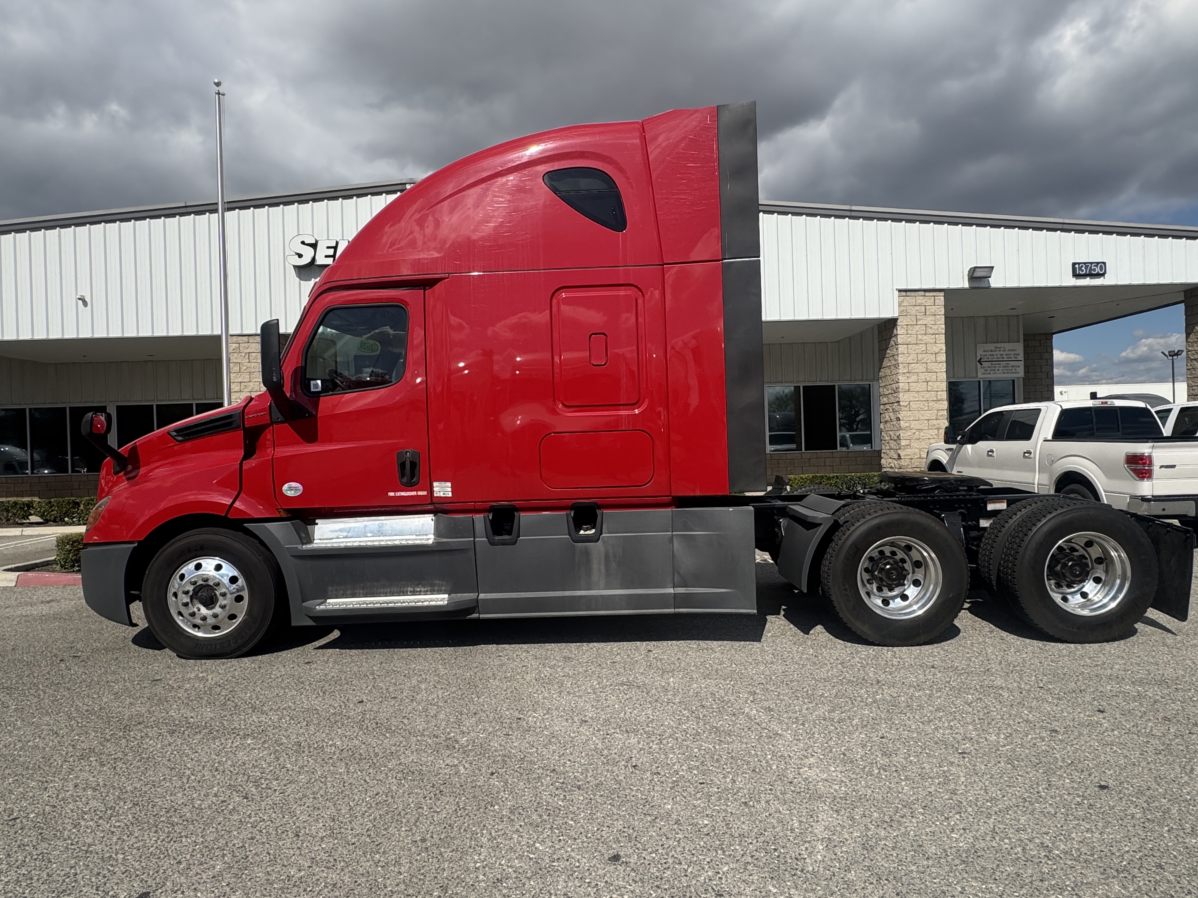 2020 FREIGHTLINER CASCADIA 126SLP - image 3