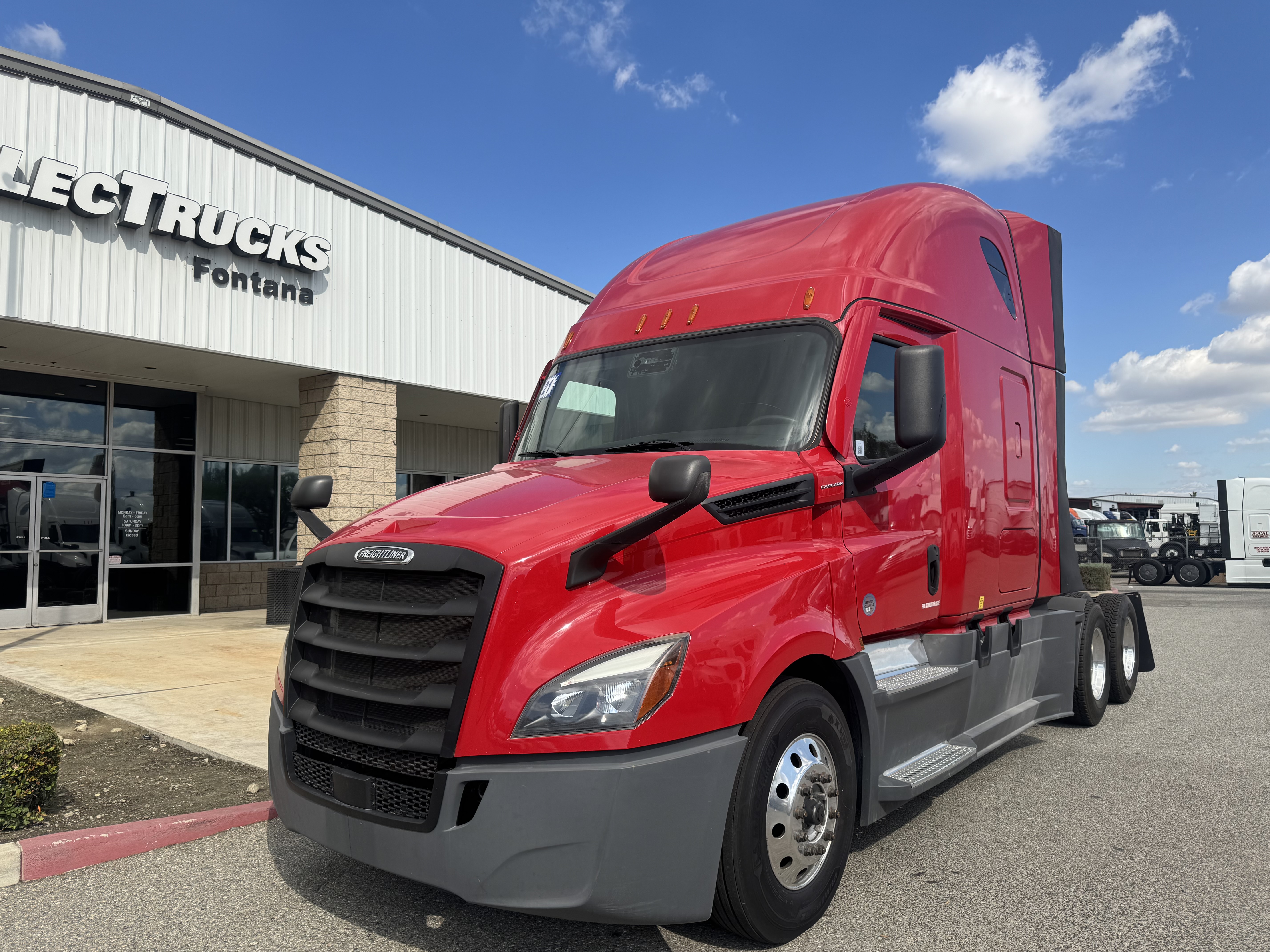 2021 FREIGHTLINER CASCADIA 126SLP - image 1