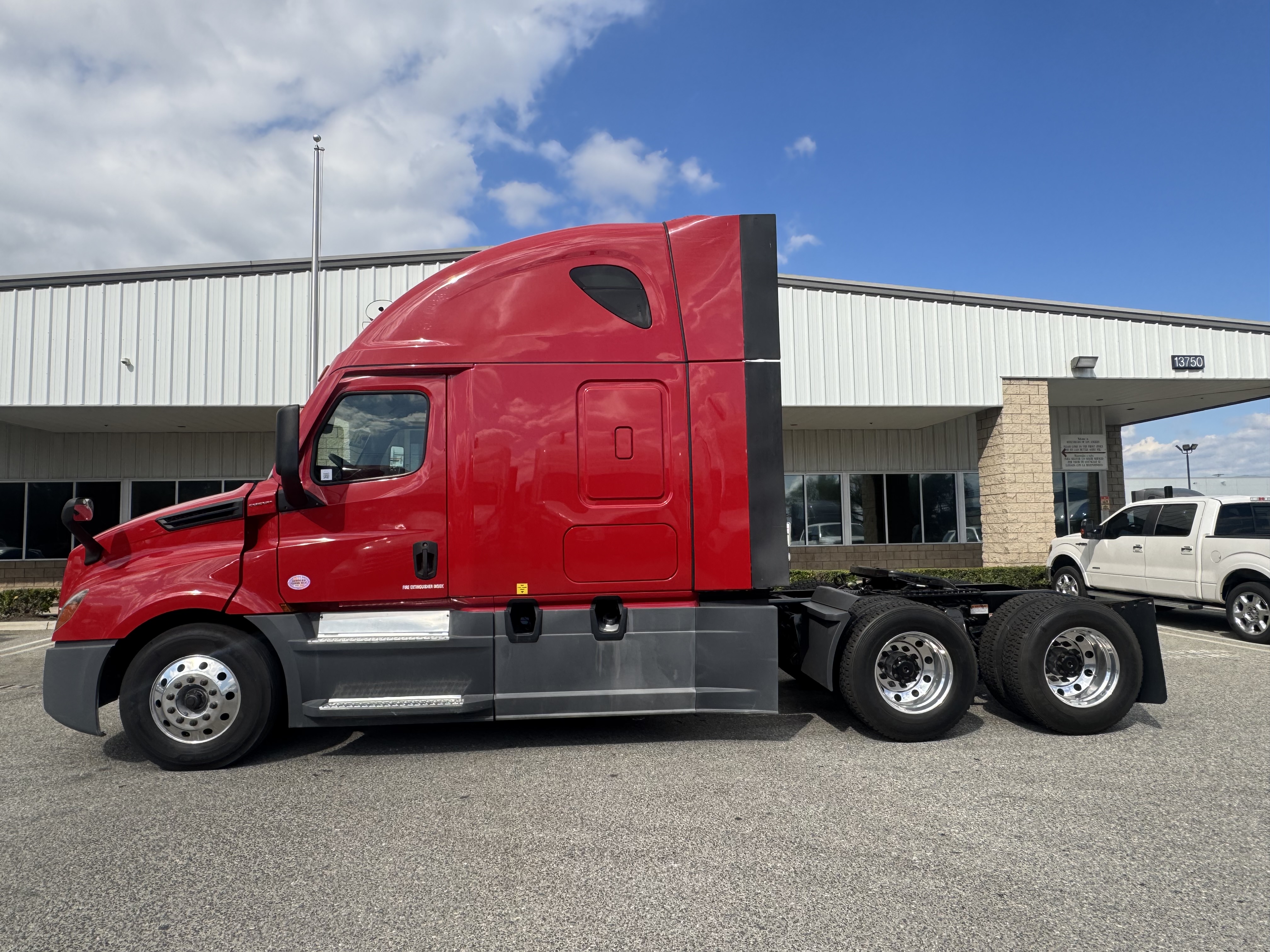 2021 FREIGHTLINER CASCADIA 126SLP - image 3