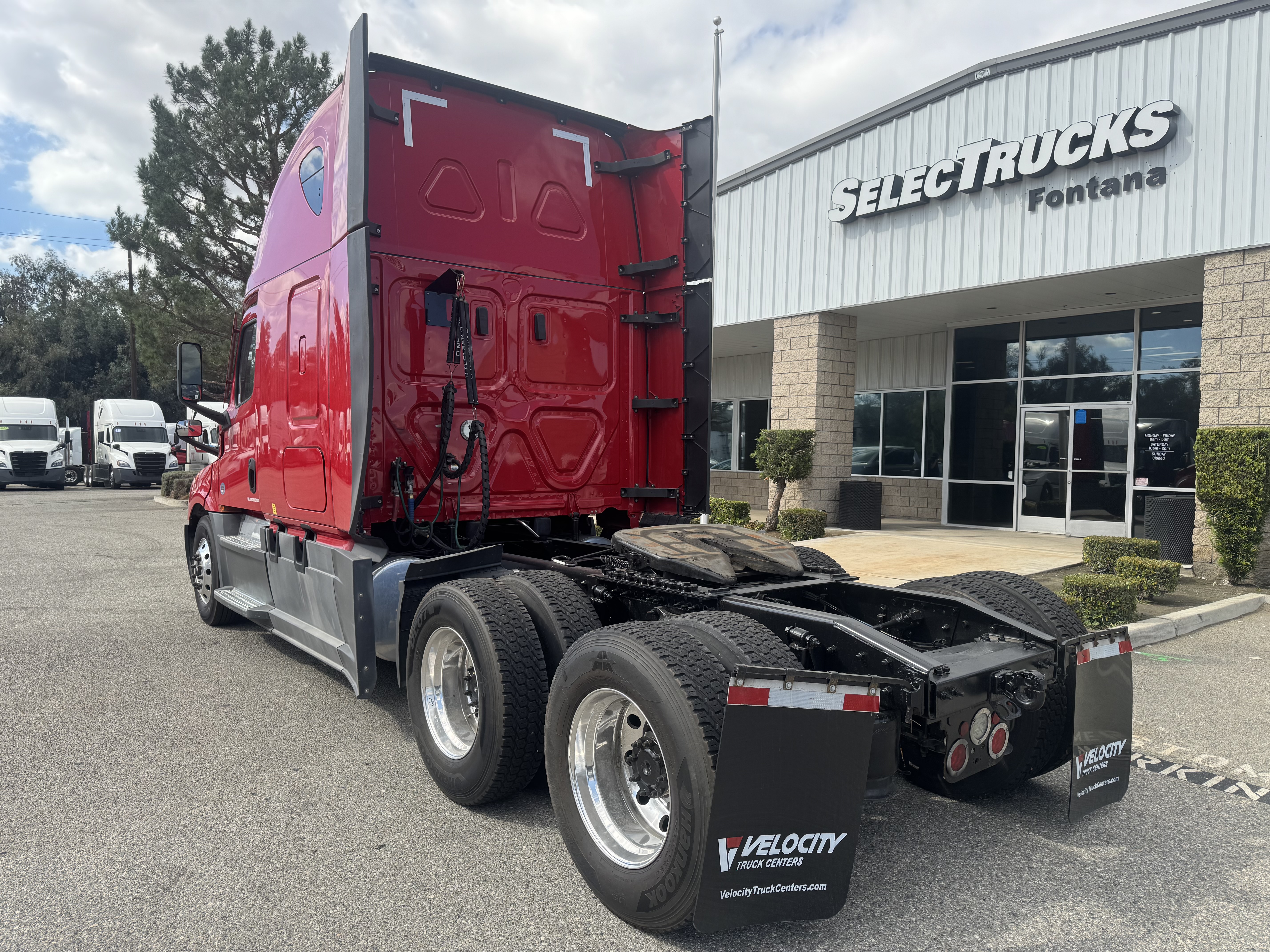 2021 FREIGHTLINER CASCADIA 126SLP - image 4
