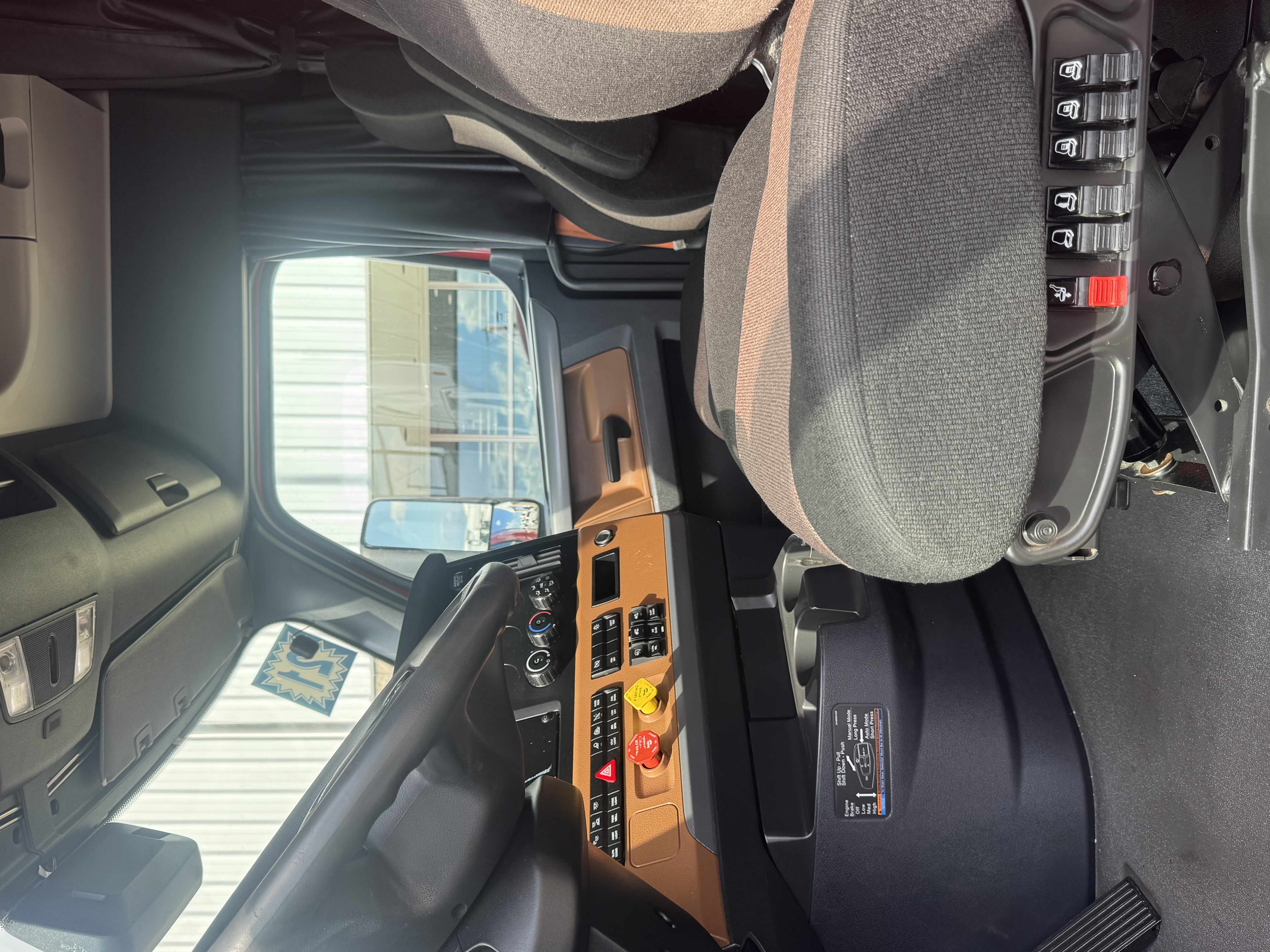 2021 FREIGHTLINER CASCADIA 126SLP - image 13