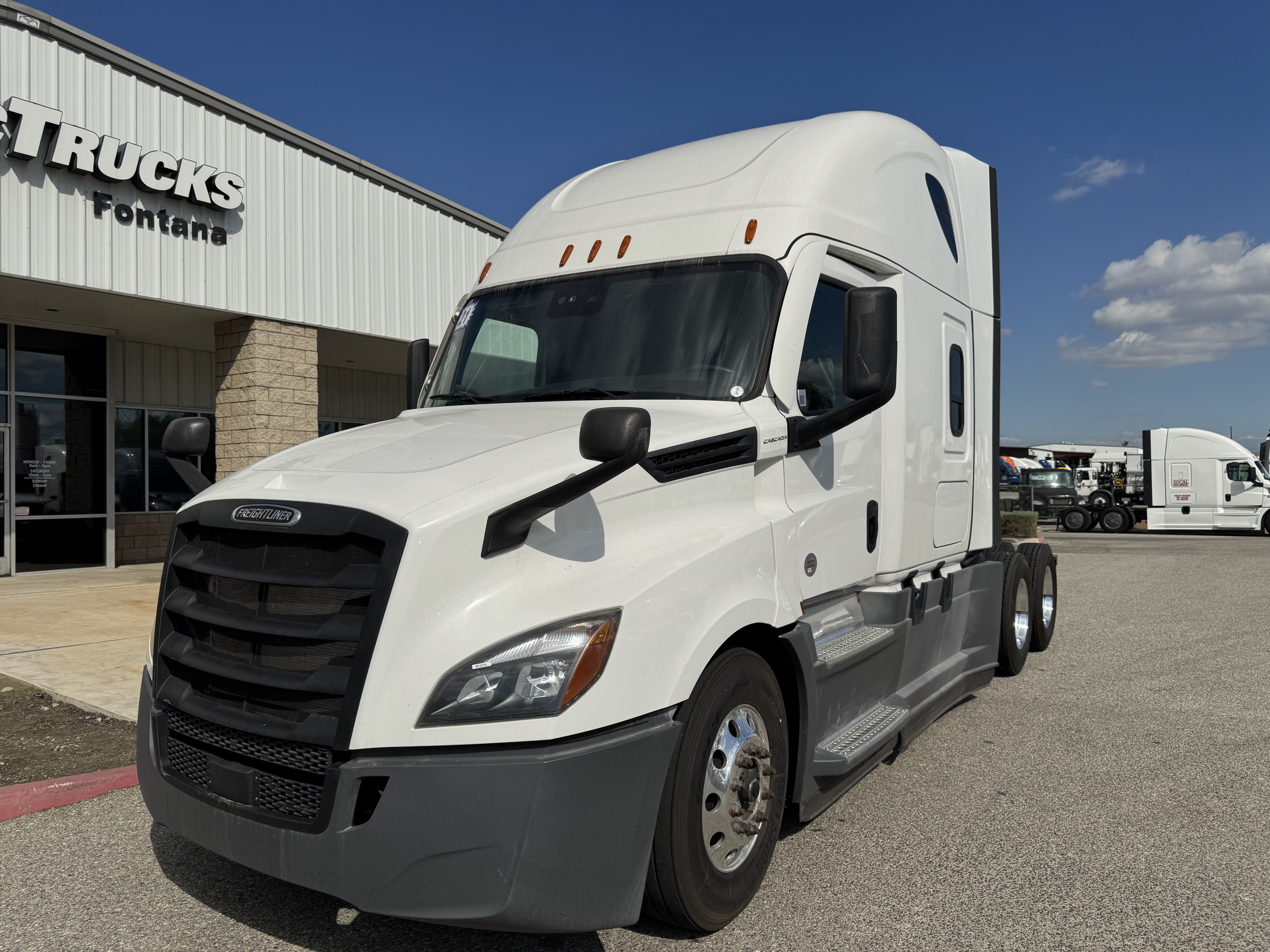 2021 FREIGHTLINER CASCADIA 126SLP - image 1