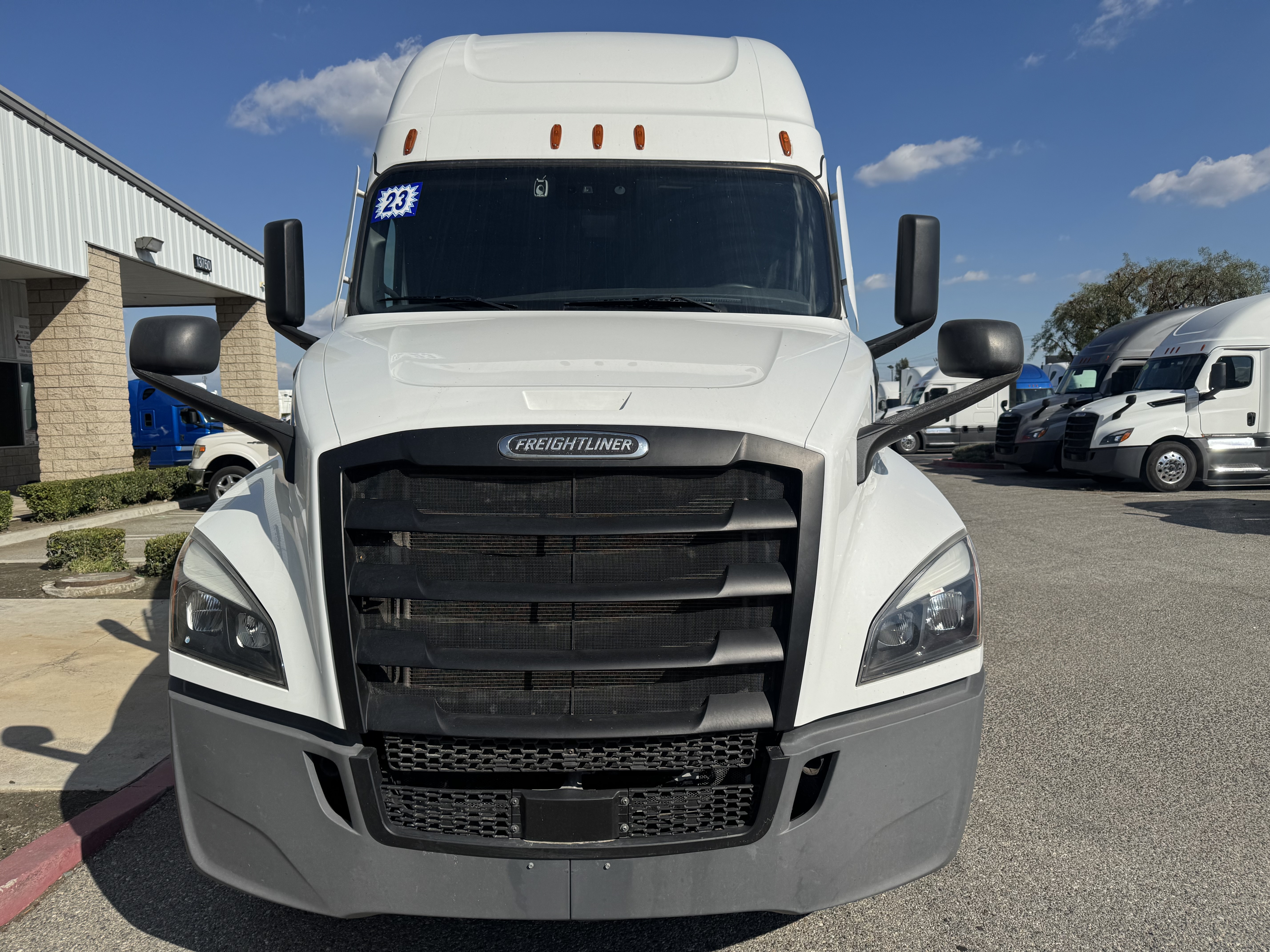 2023 FREIGHTLINER CASCADIA 126SLP - image 2