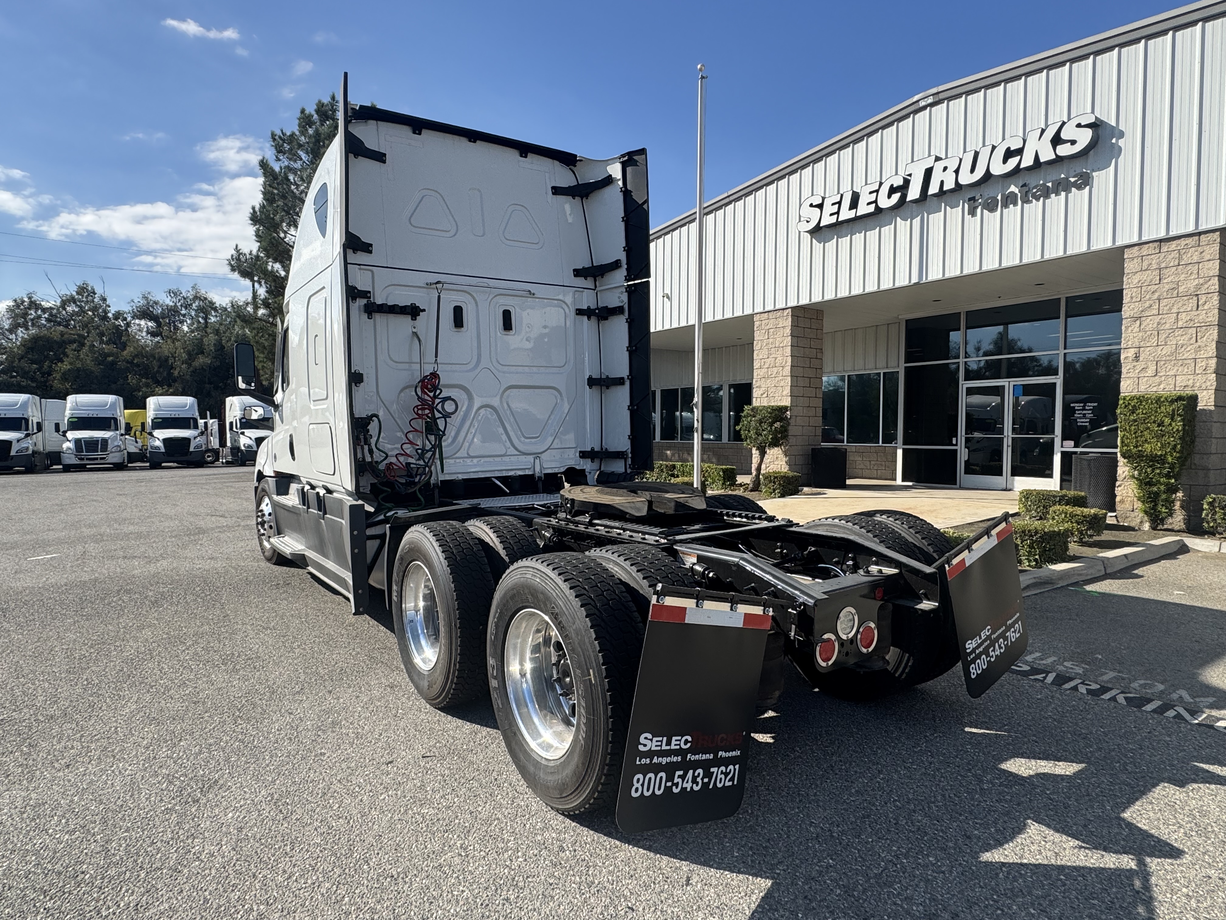 2023 FREIGHTLINER CASCADIA 126SLP - image 4
