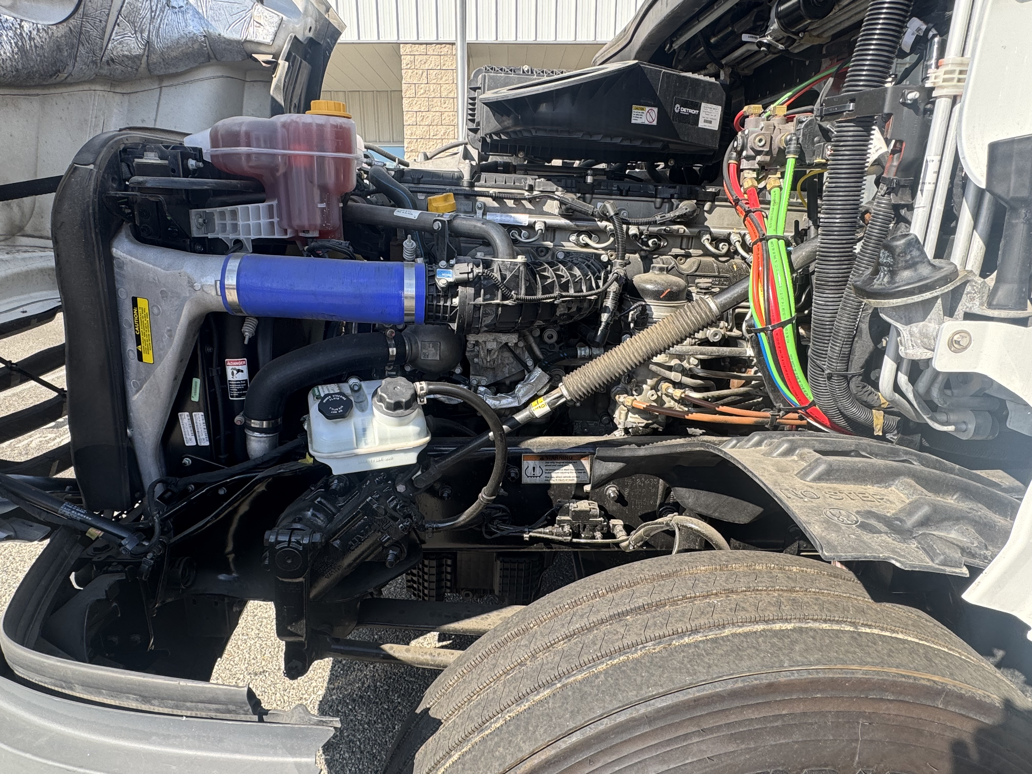 2023 FREIGHTLINER CASCADIA 126SLP - image 10