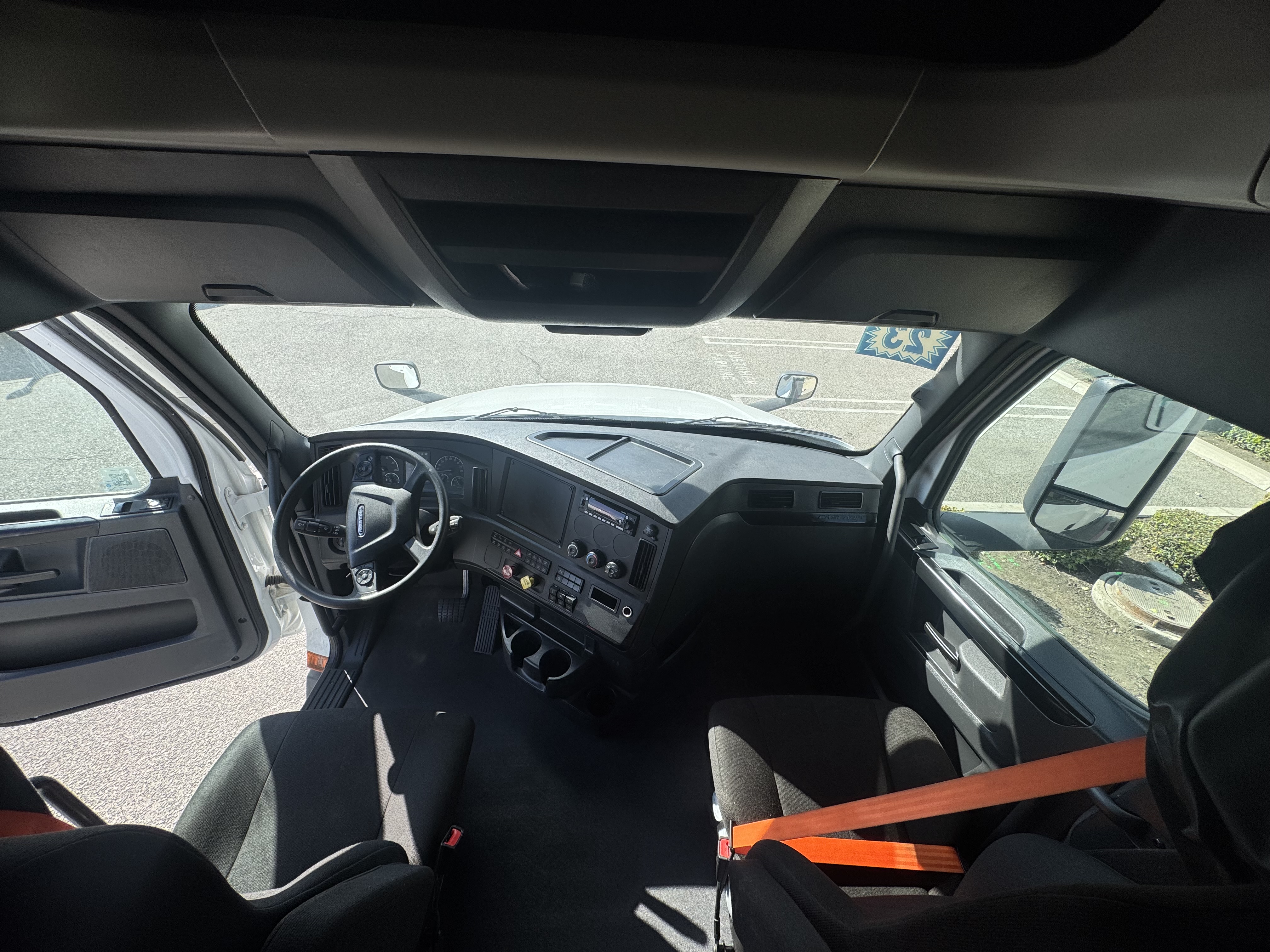 2023 FREIGHTLINER CASCADIA 126SLP - image 17