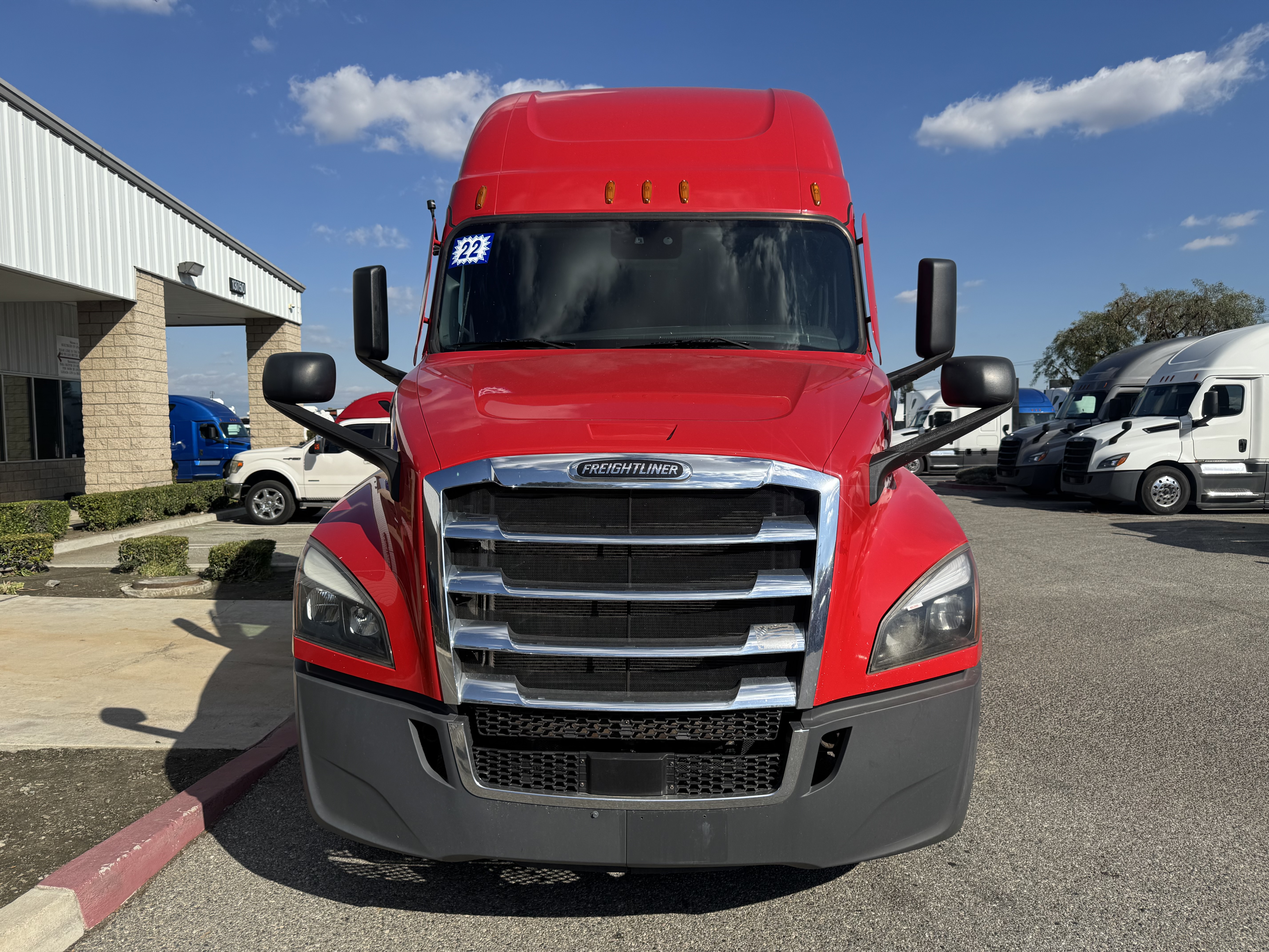 2022 FREIGHTLINER CASCADIA 126SLP - image 2