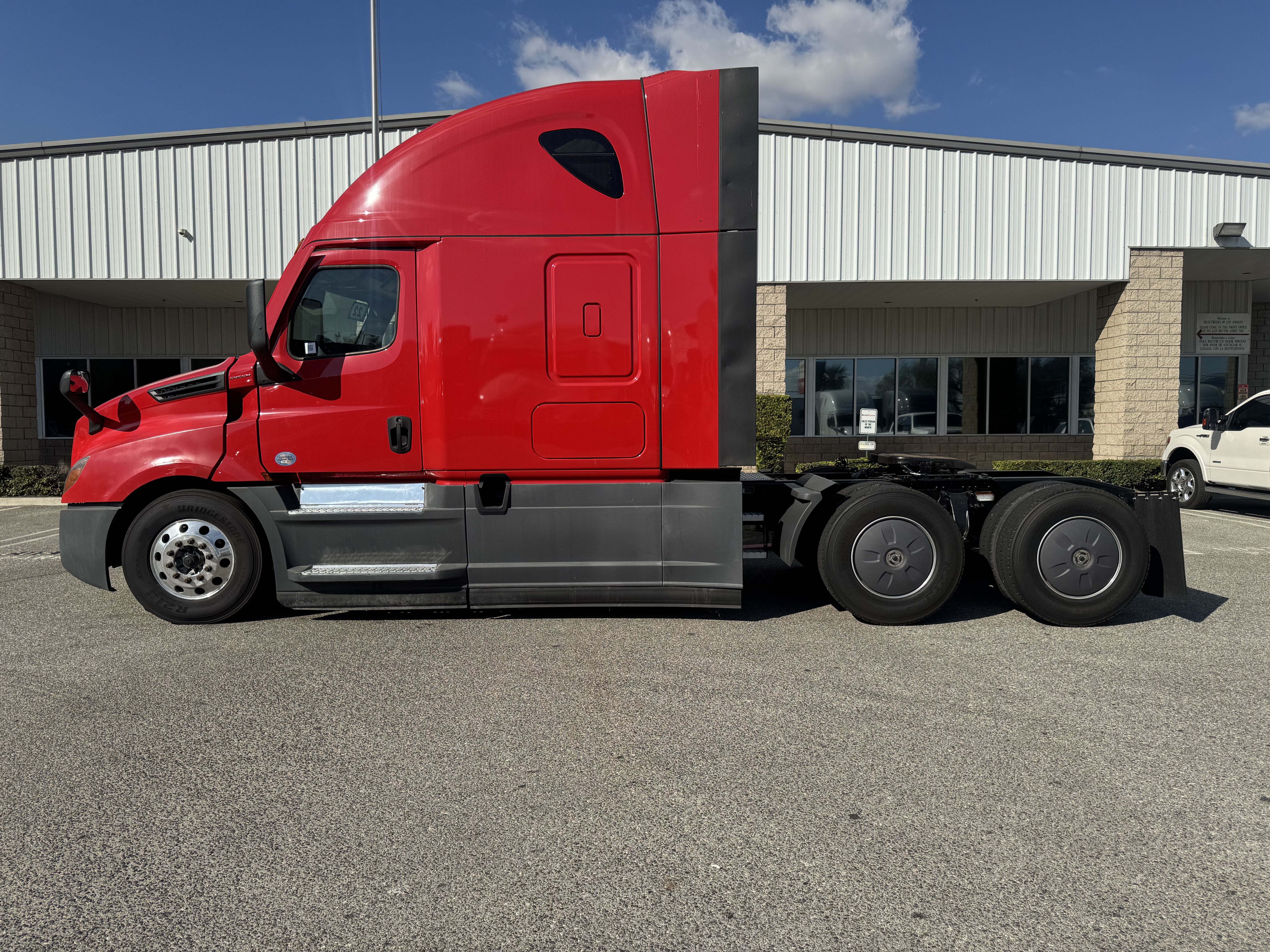 2022 FREIGHTLINER CASCADIA 126SLP - image 3